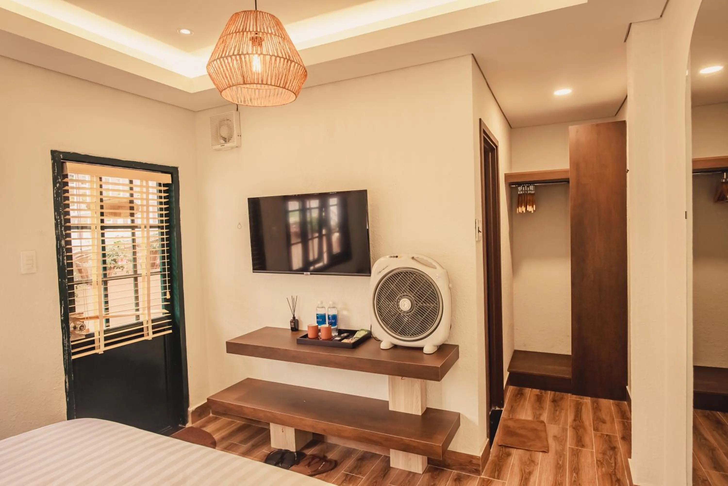 TV and multimedia, Bed in Villa Hoa Da