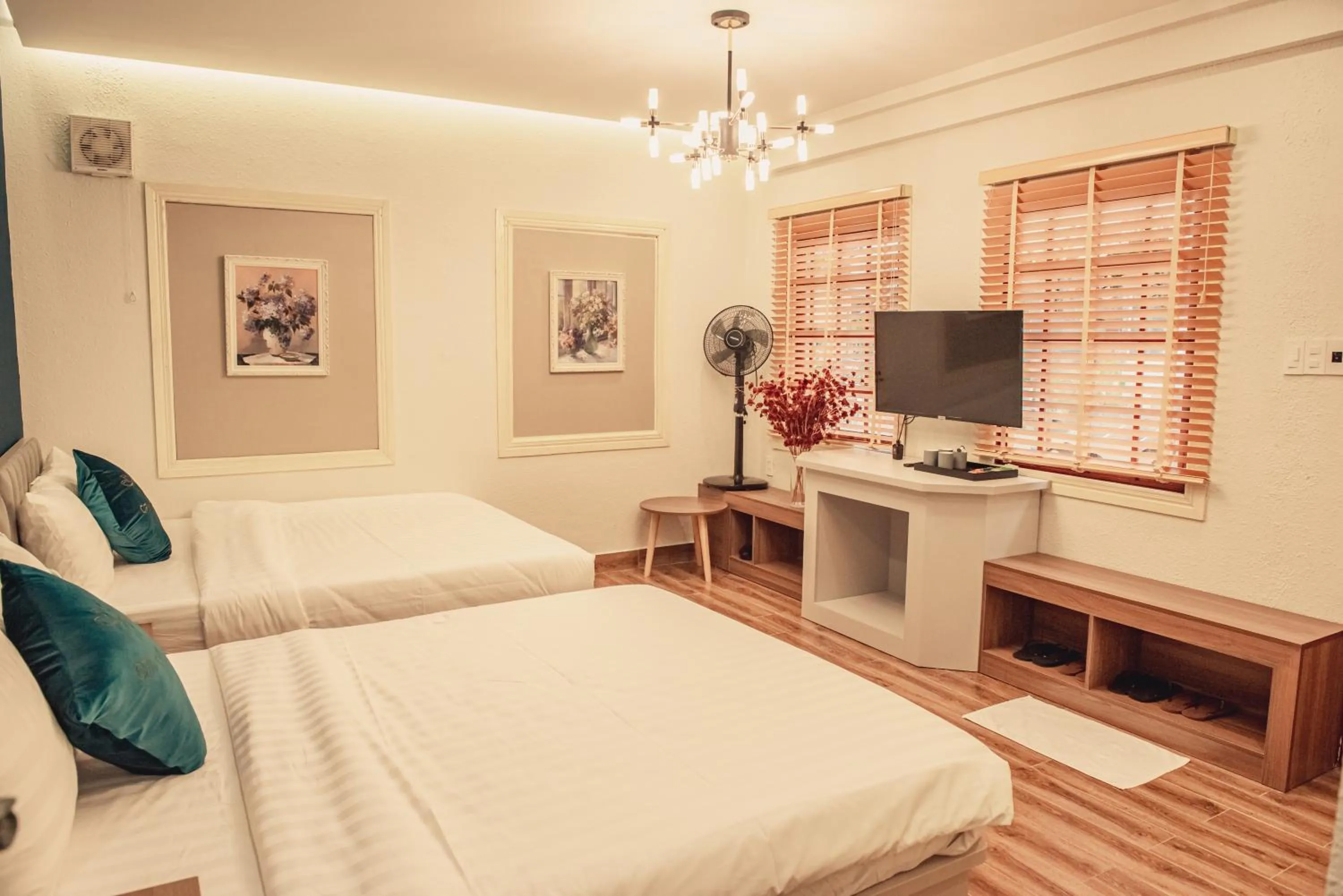 Photo of the whole room, Bed in Villa Hoa Da