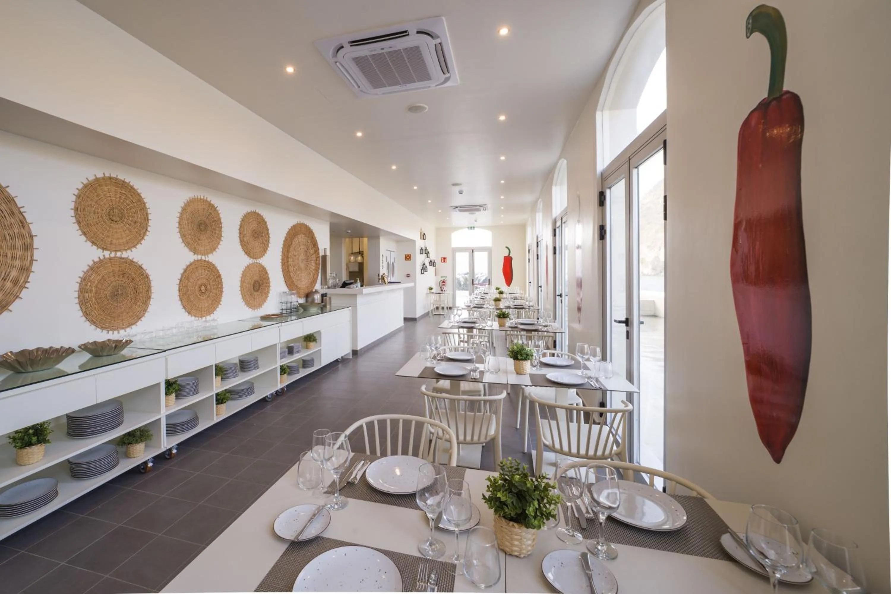 Restaurant/places to eat in Oasis Tarrafal Alfandega Suites