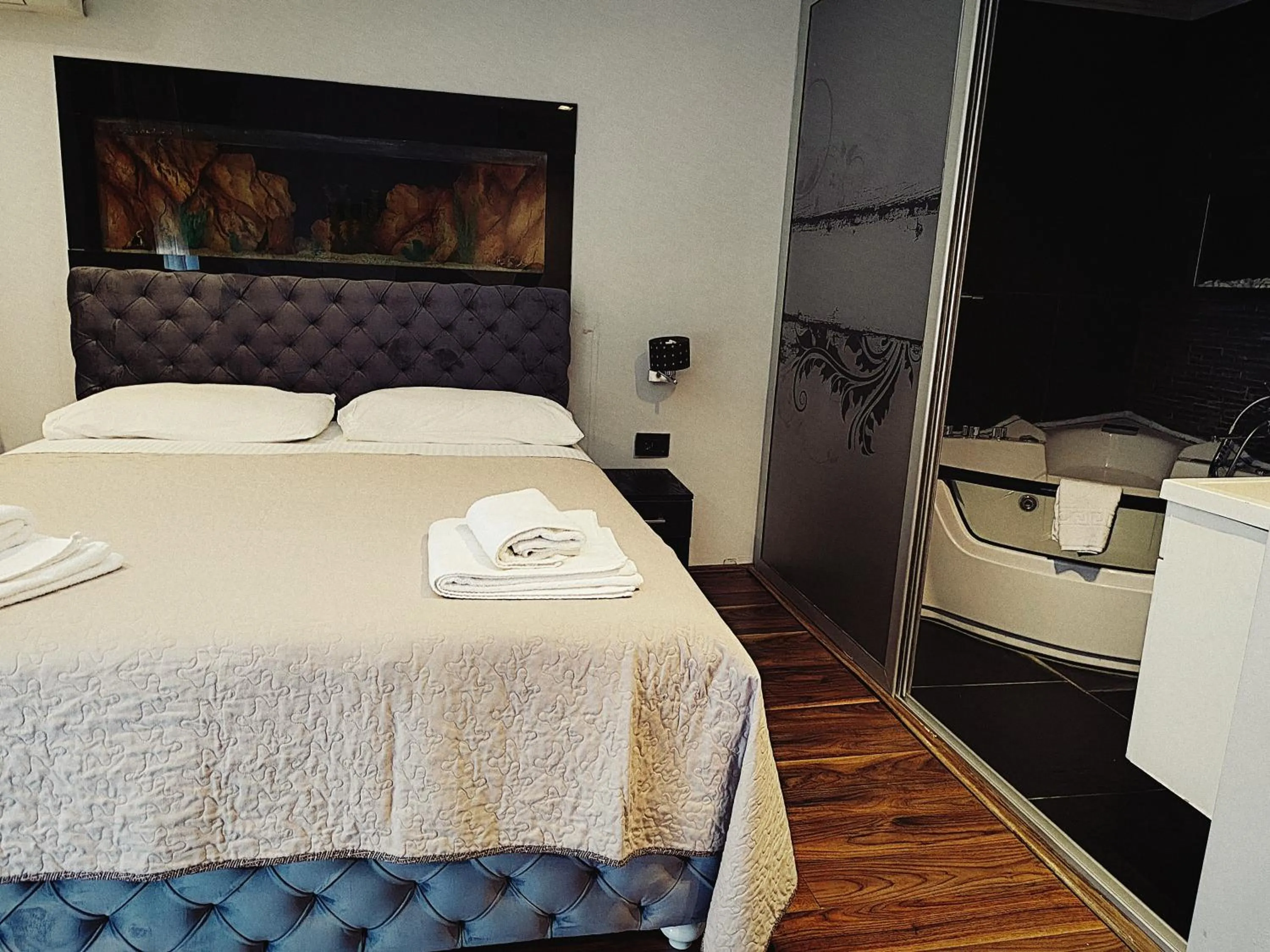 Bed in Madison - Square Sava