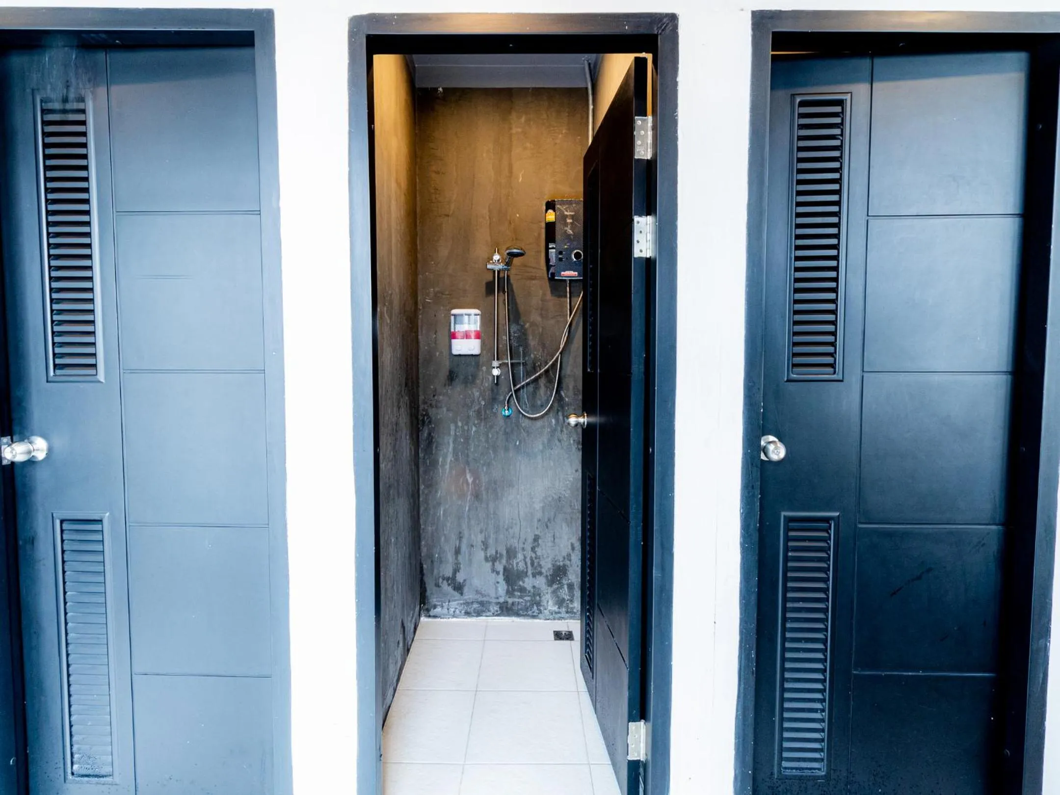Shower in Khao San Social Capsule Hostel