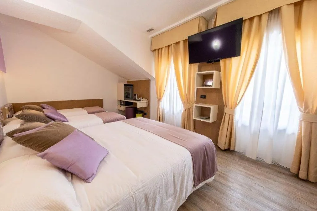 Bed in Hotel Le Palme