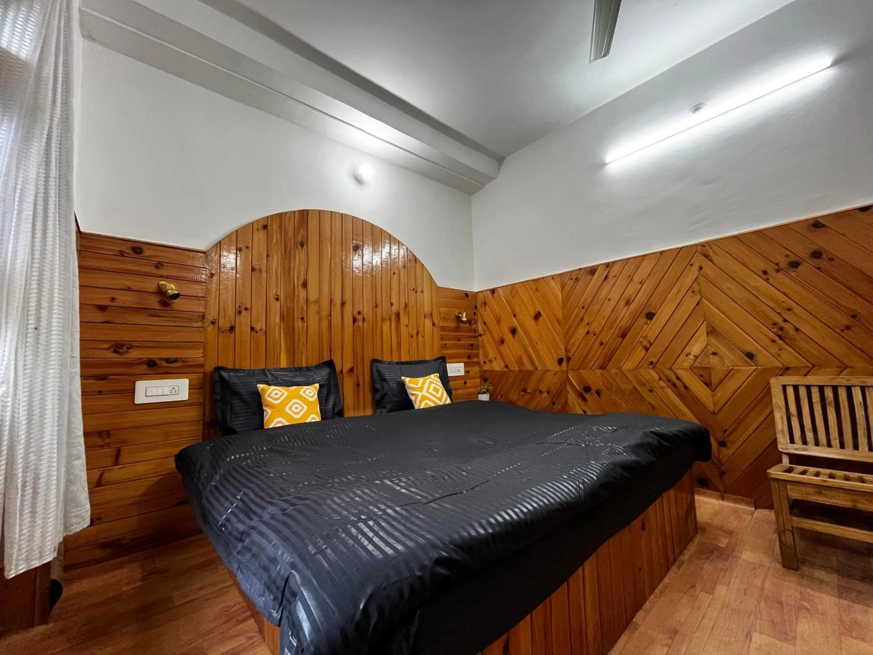 Bed in Young Monk Homestay Jibhi