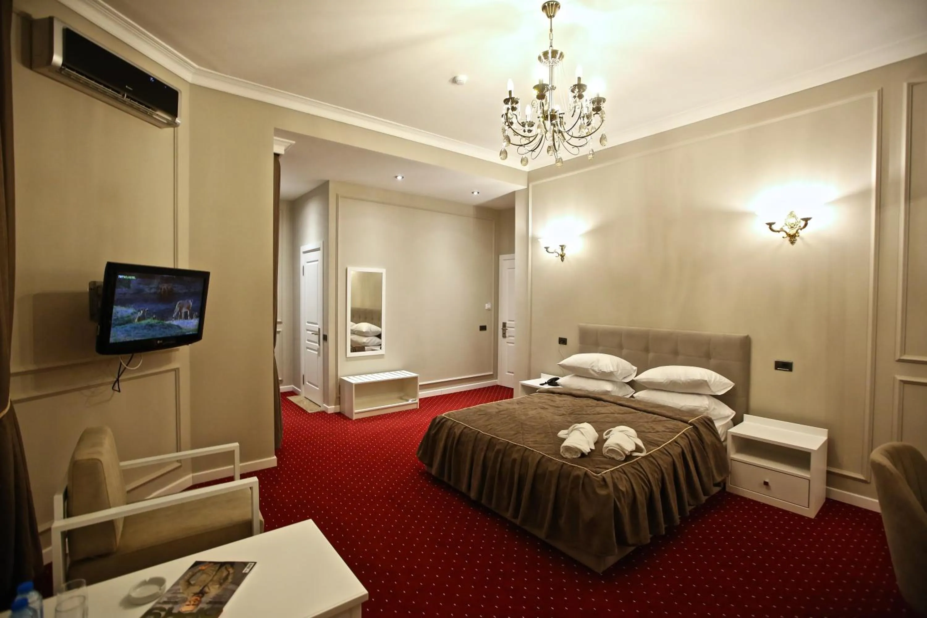 TV and multimedia, Bed in Miraj Hotel