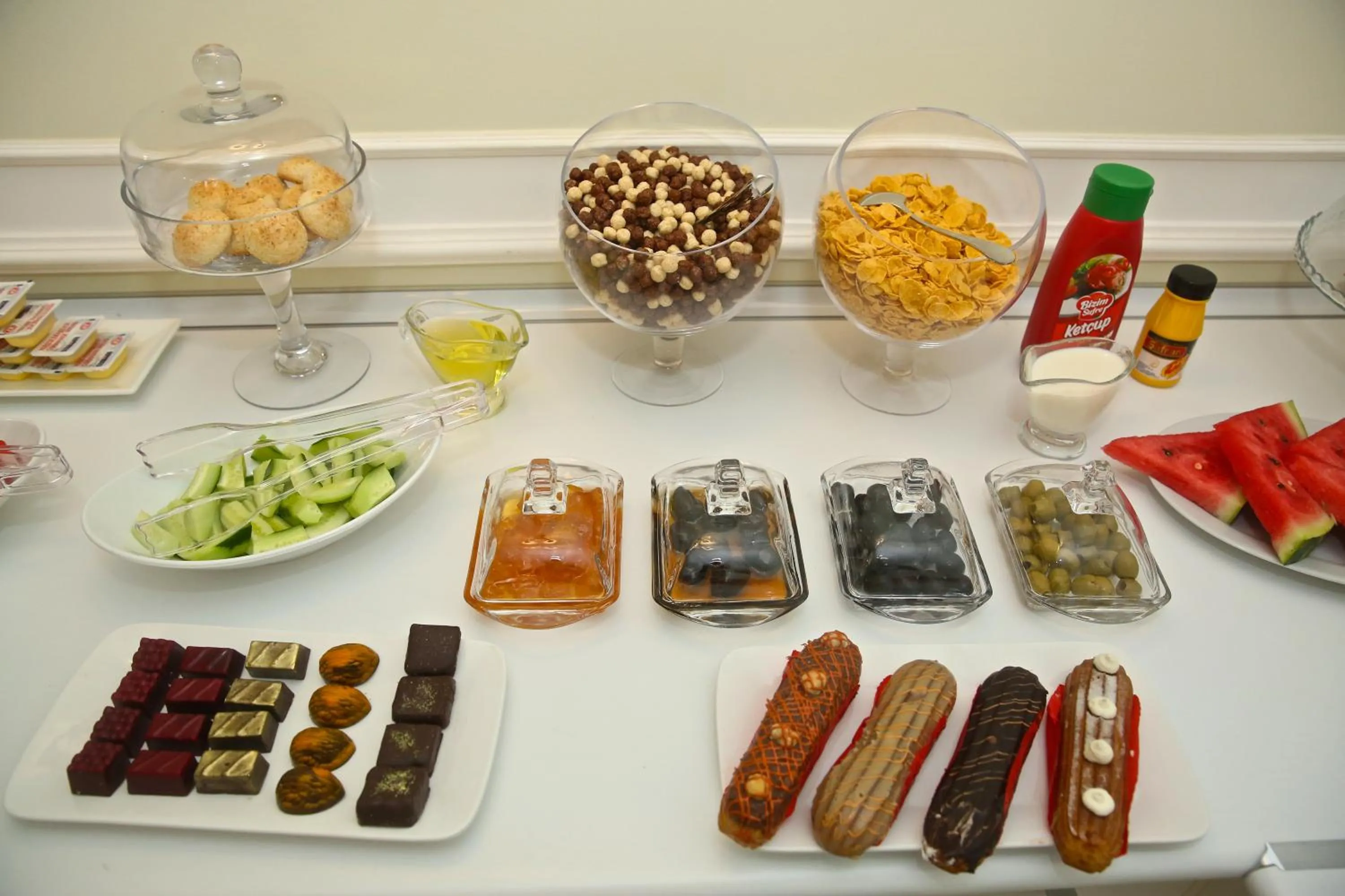 Food and drinks in Miraj Hotel