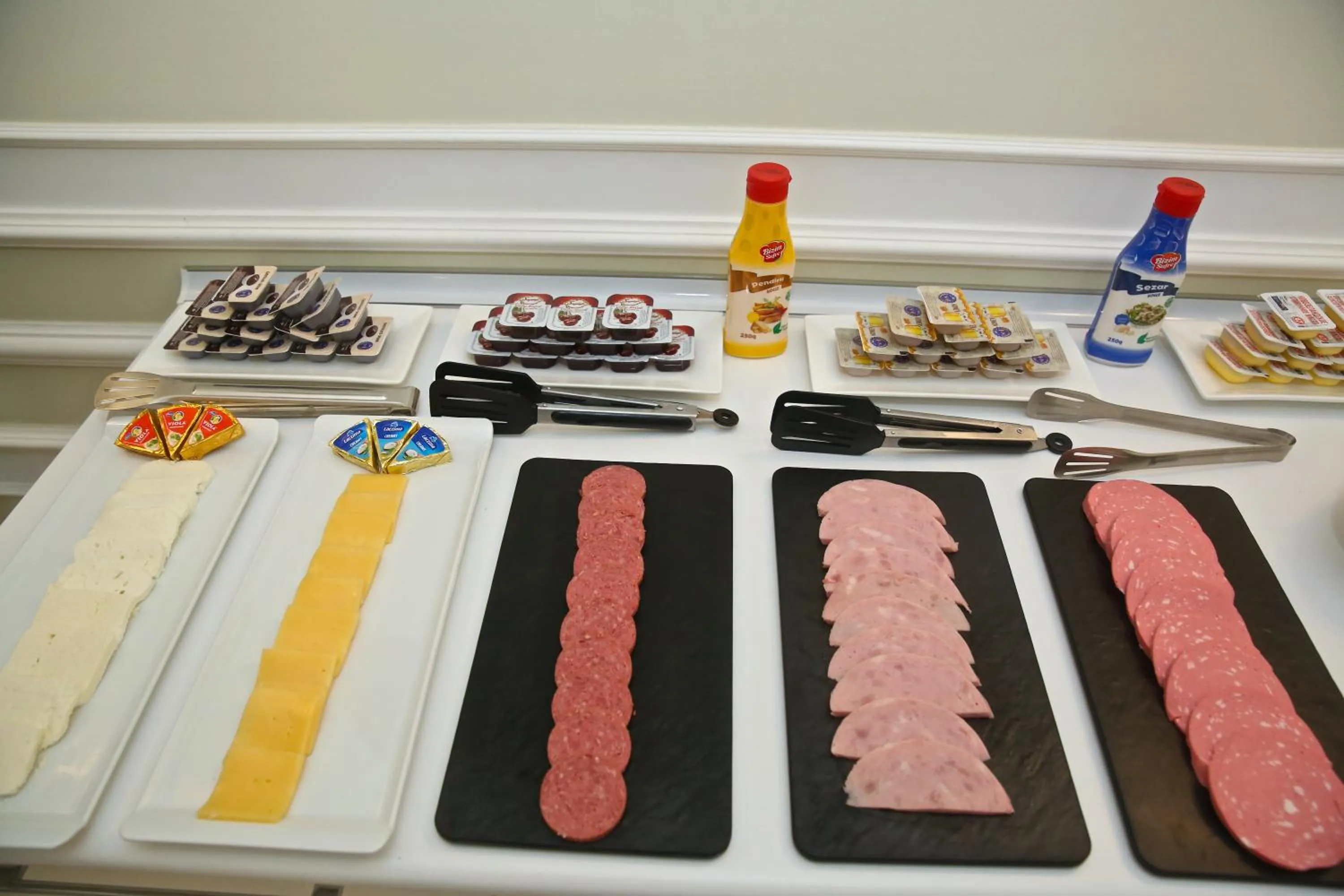 Food and drinks in Miraj Hotel