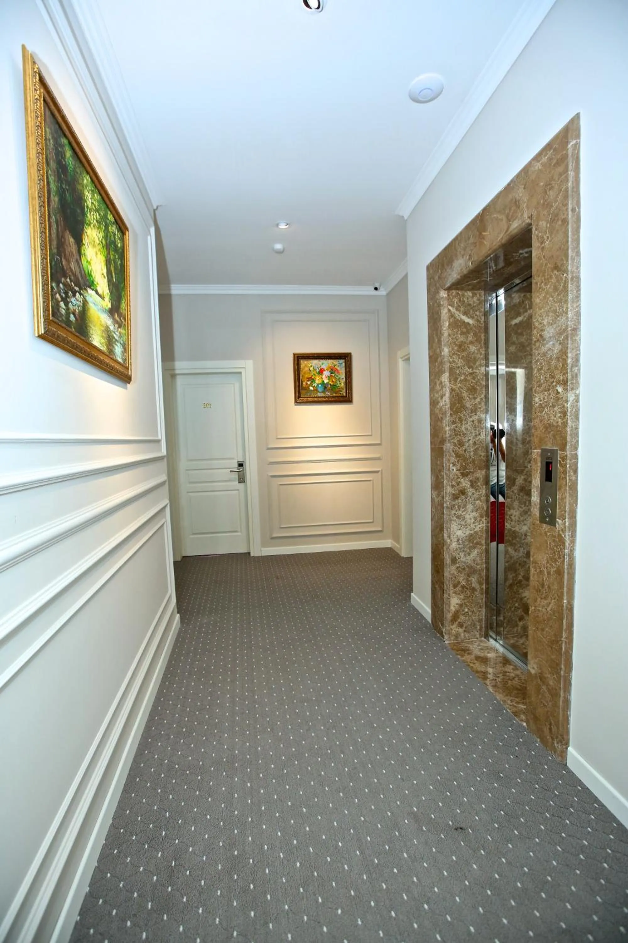 elevator in Miraj Hotel