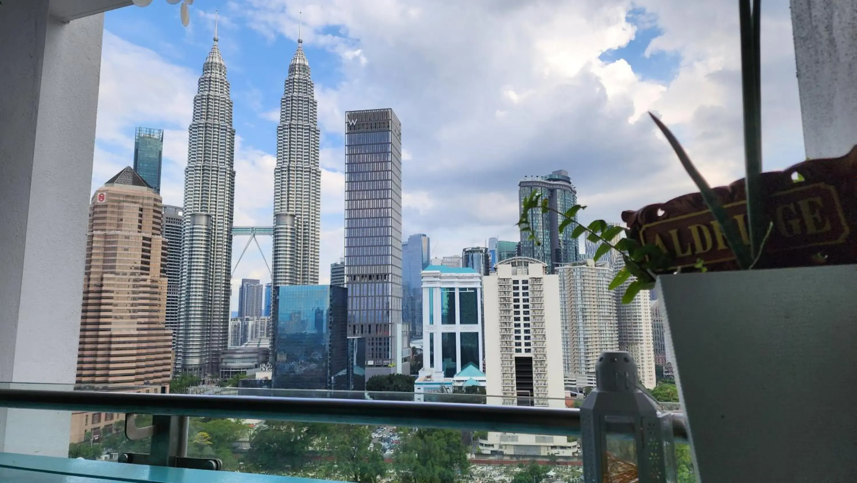 Three-Bedroom Apartment in Aldridge Residence Coastal KLCC Three-Bedroom Apartment in Aldridge Residence Coastal KLCC