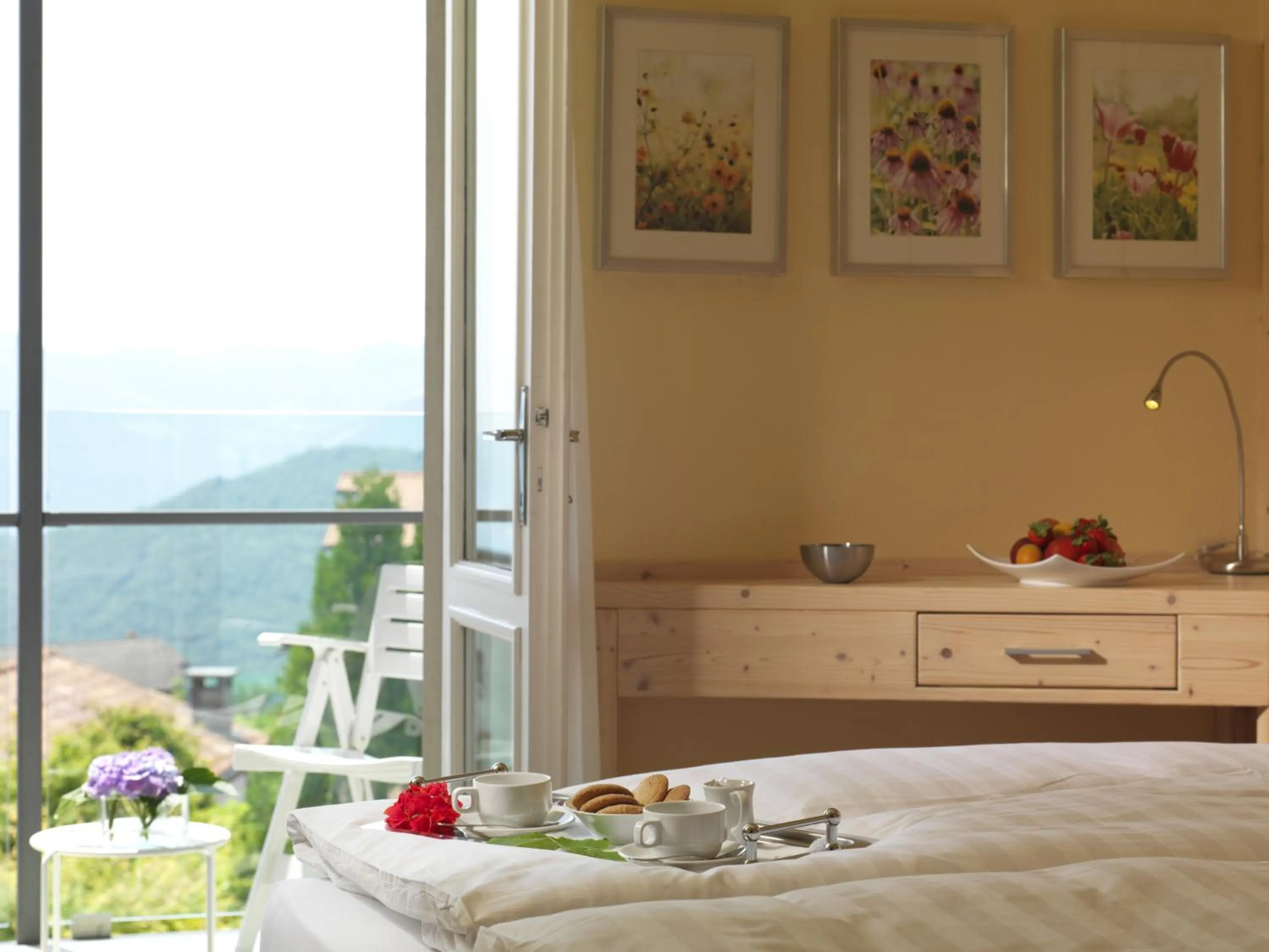 Decorative detail, Bed in Hotel Miralago