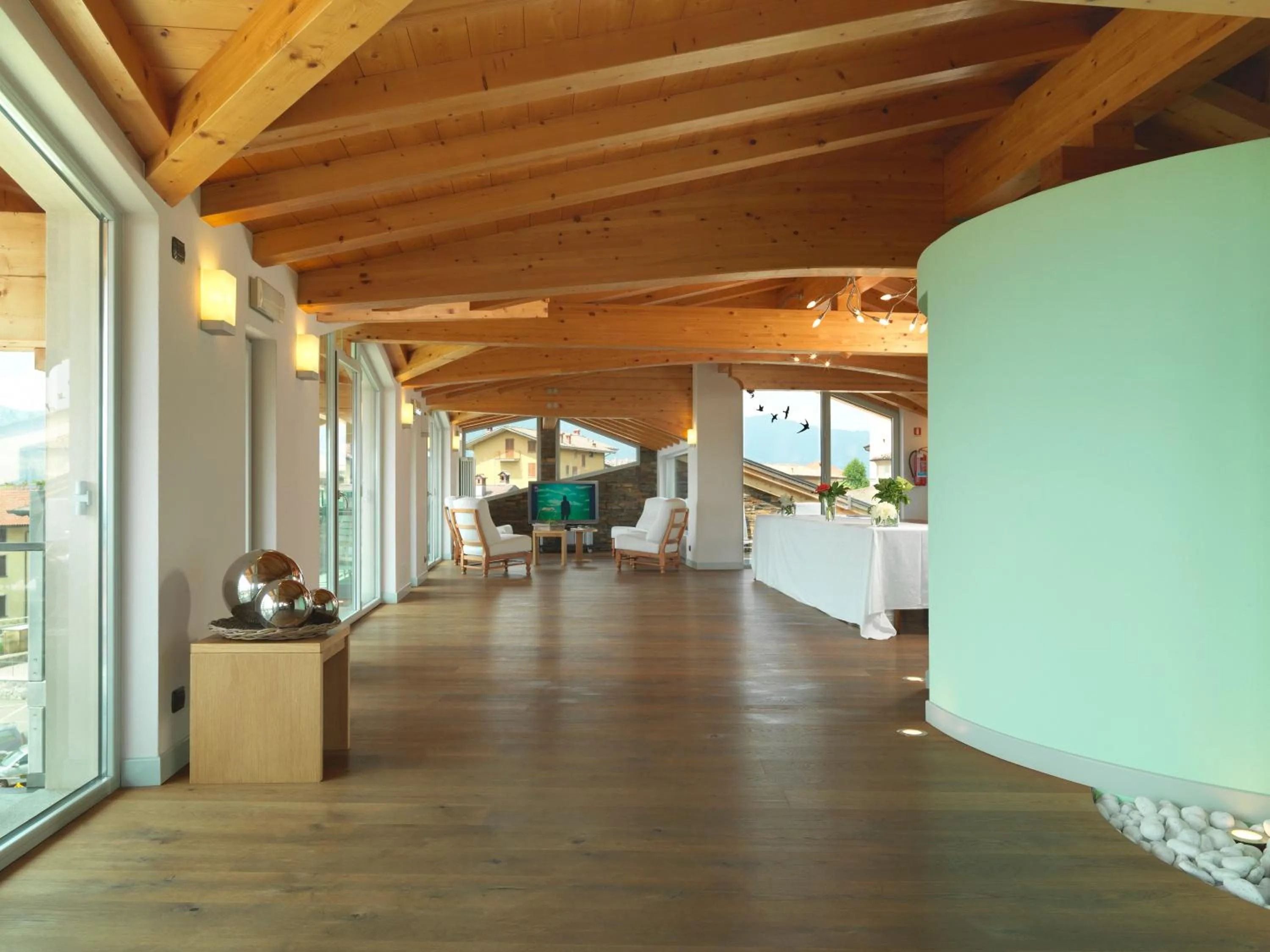 Communal lounge/ TV room in Hotel Miralago