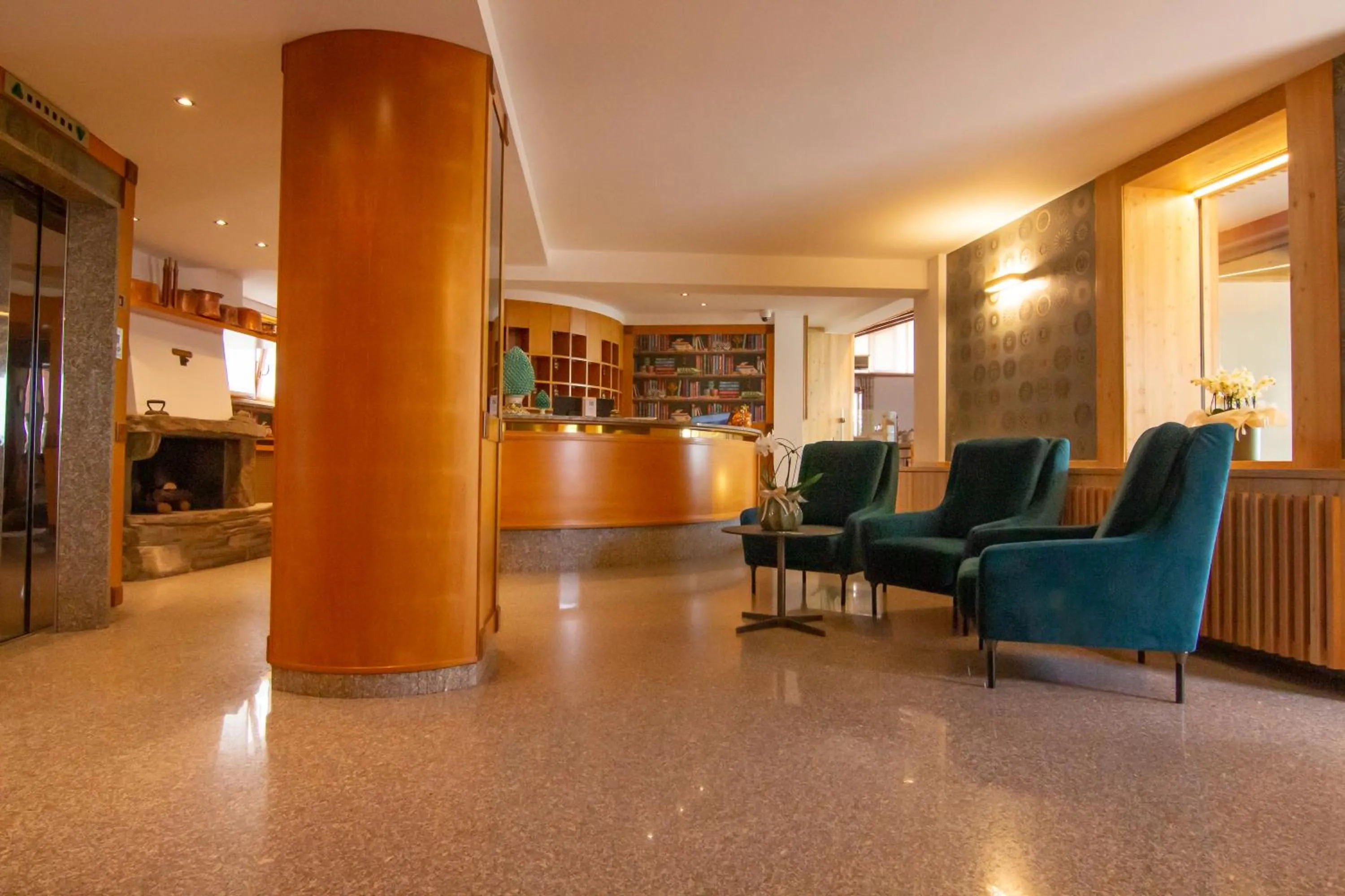 Seating area in Hotel Miralago