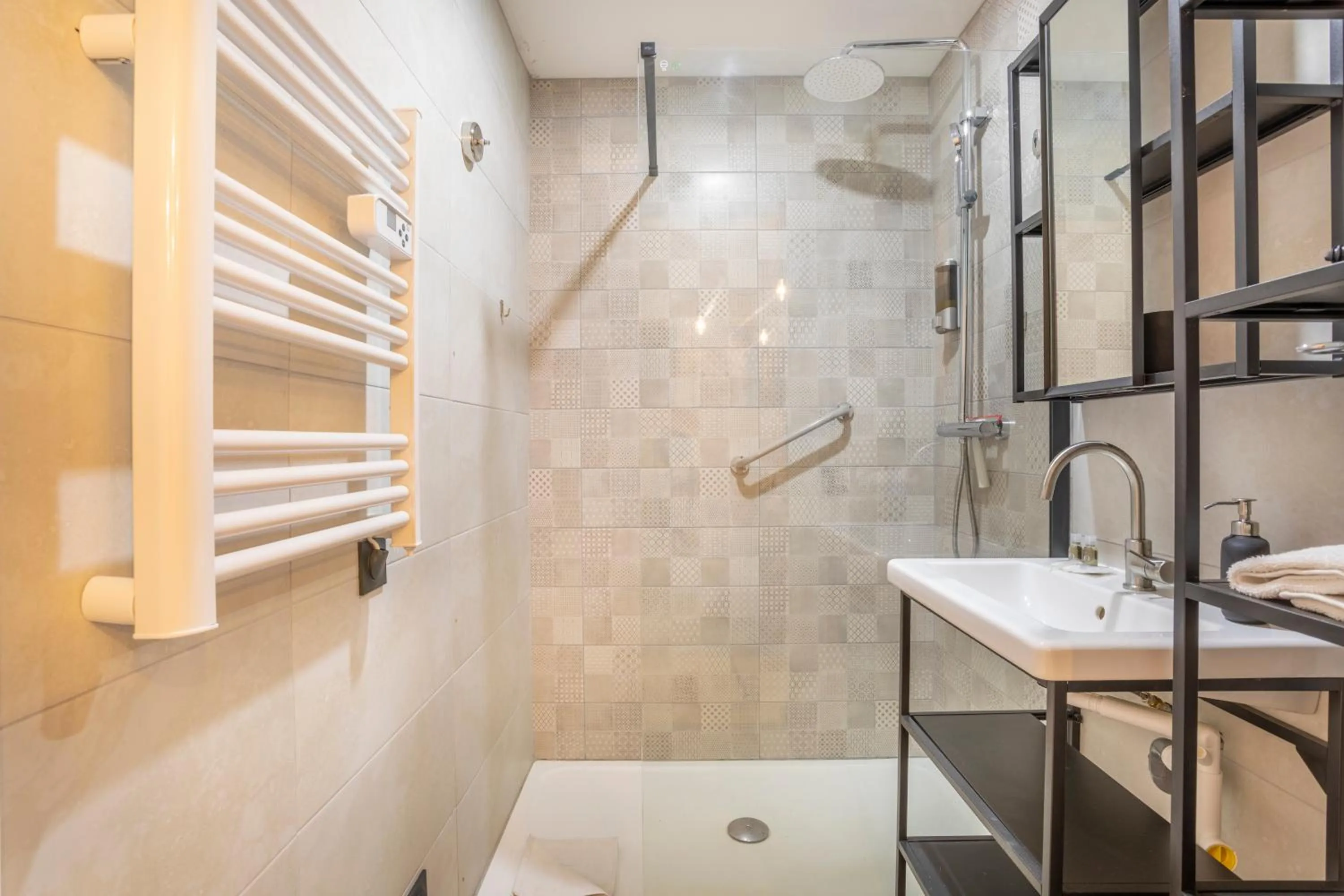 Shower in ADIRA Résid'Marseille Vieux-port 2 étoiles