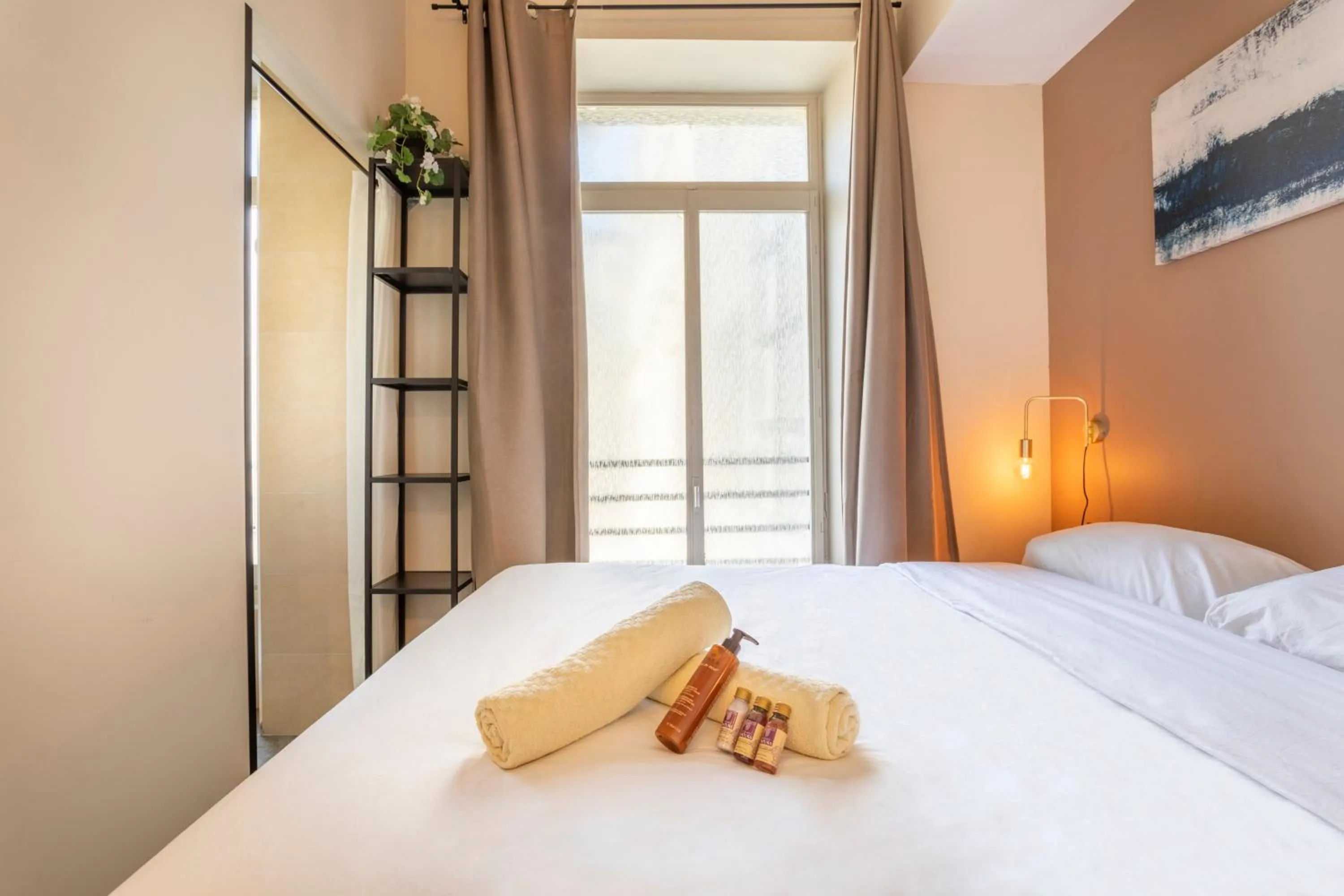 Photo of the whole room, Bed in ADIRA Résid'Marseille Vieux-port 2 étoiles