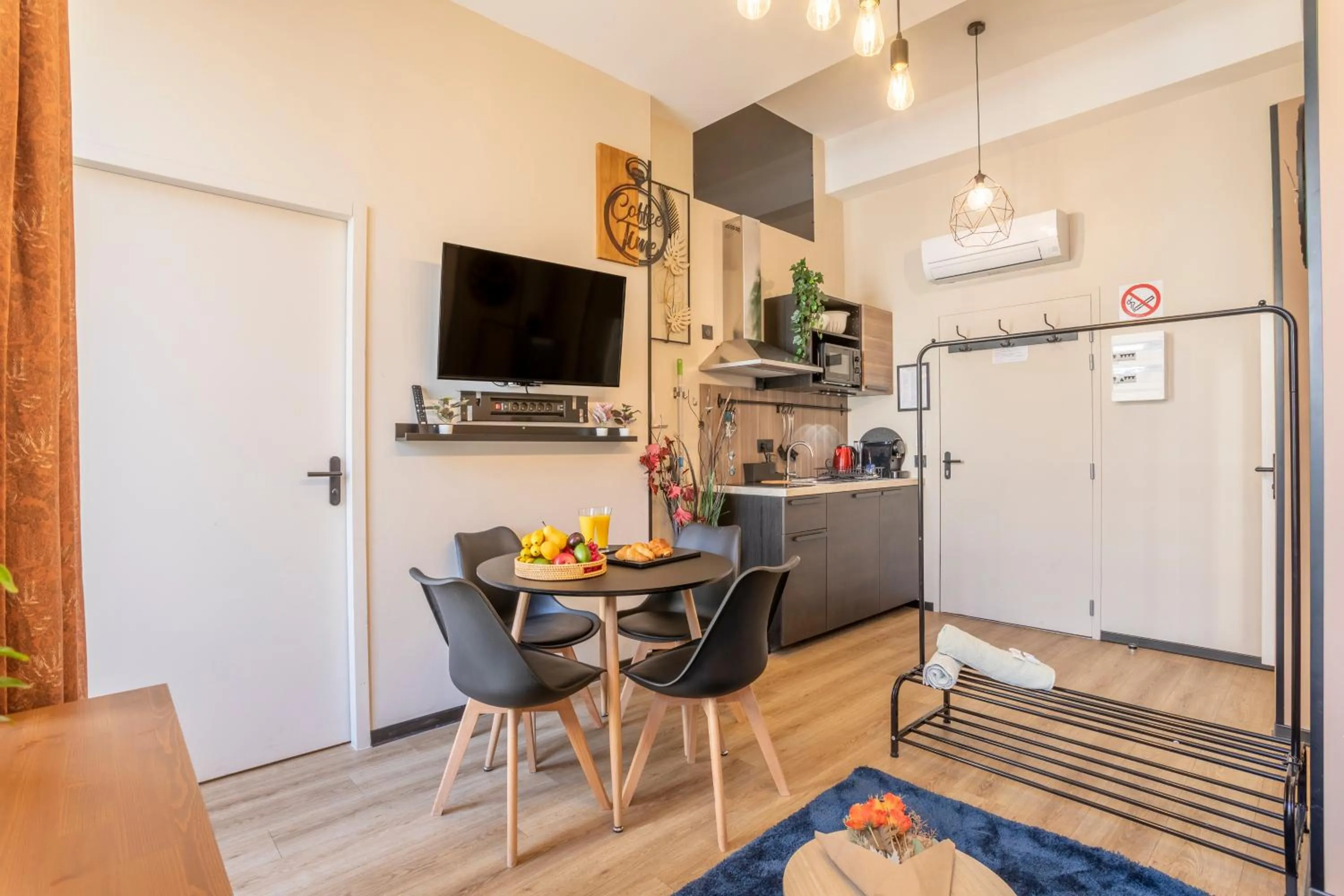 TV and multimedia in ADIRA Résid'Marseille Vieux-port 2 étoiles