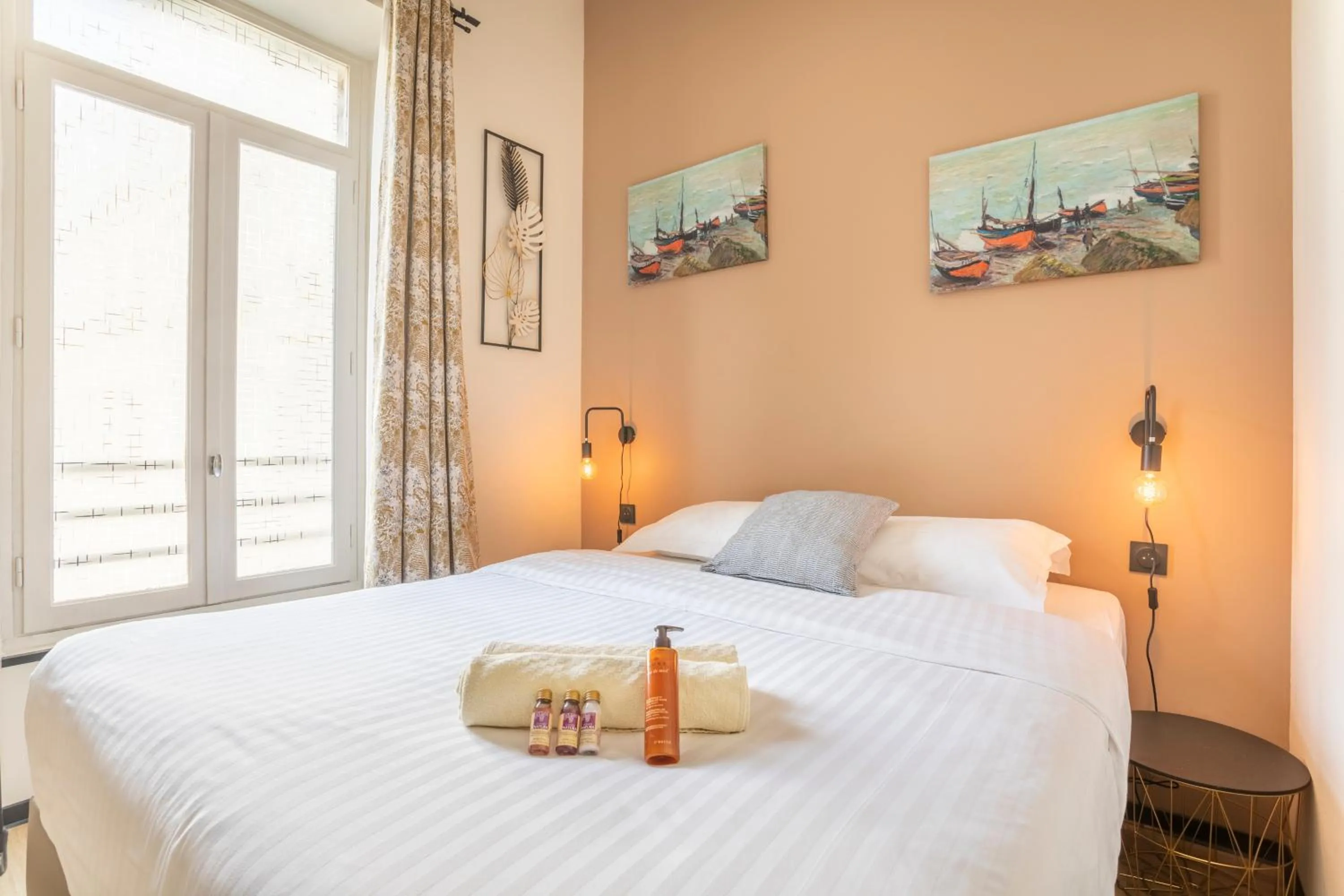 Photo of the whole room, Bed in ADIRA Résid'Marseille Vieux-port 2 étoiles