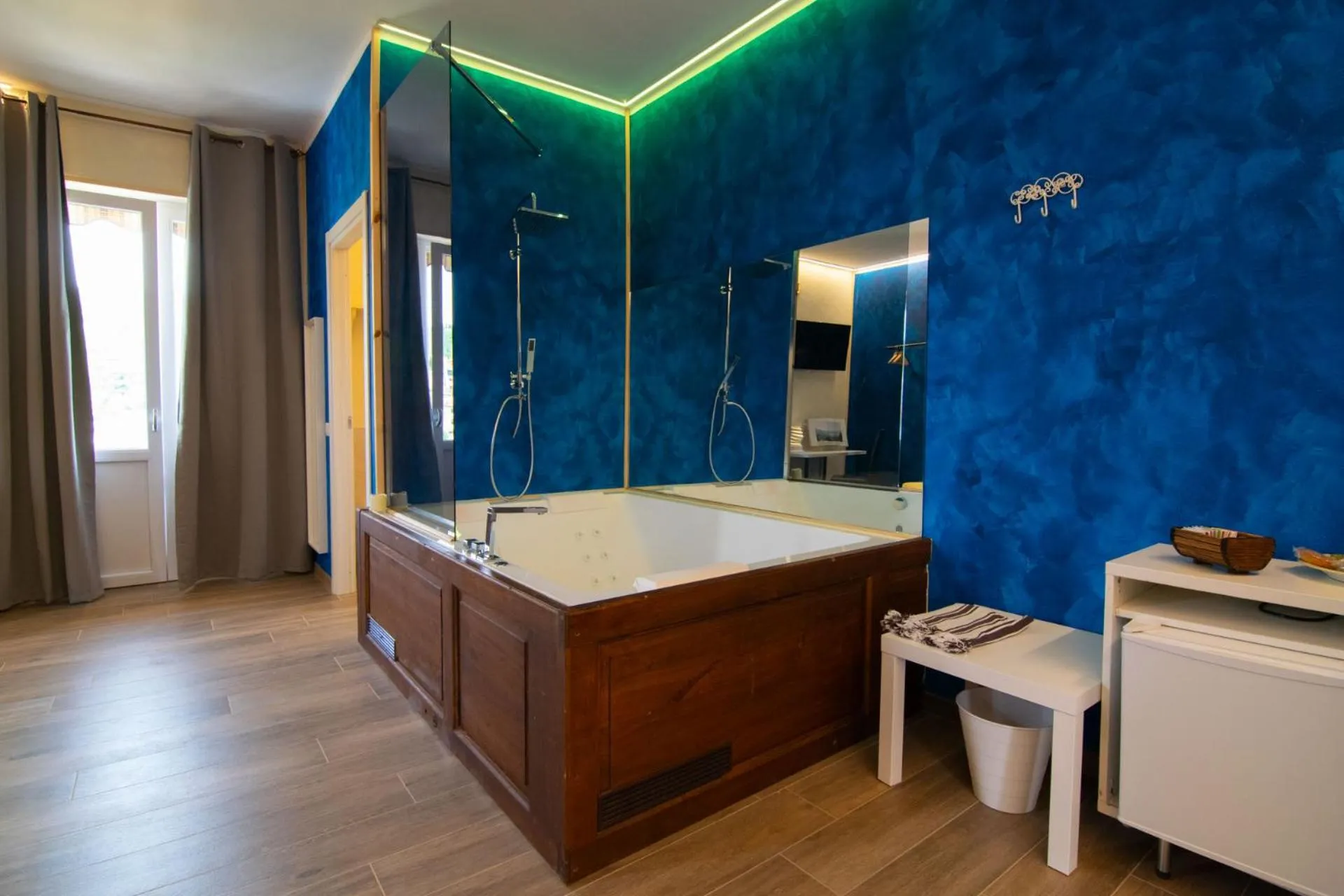 Hot Tub in Boutique Relais Villa Sofia