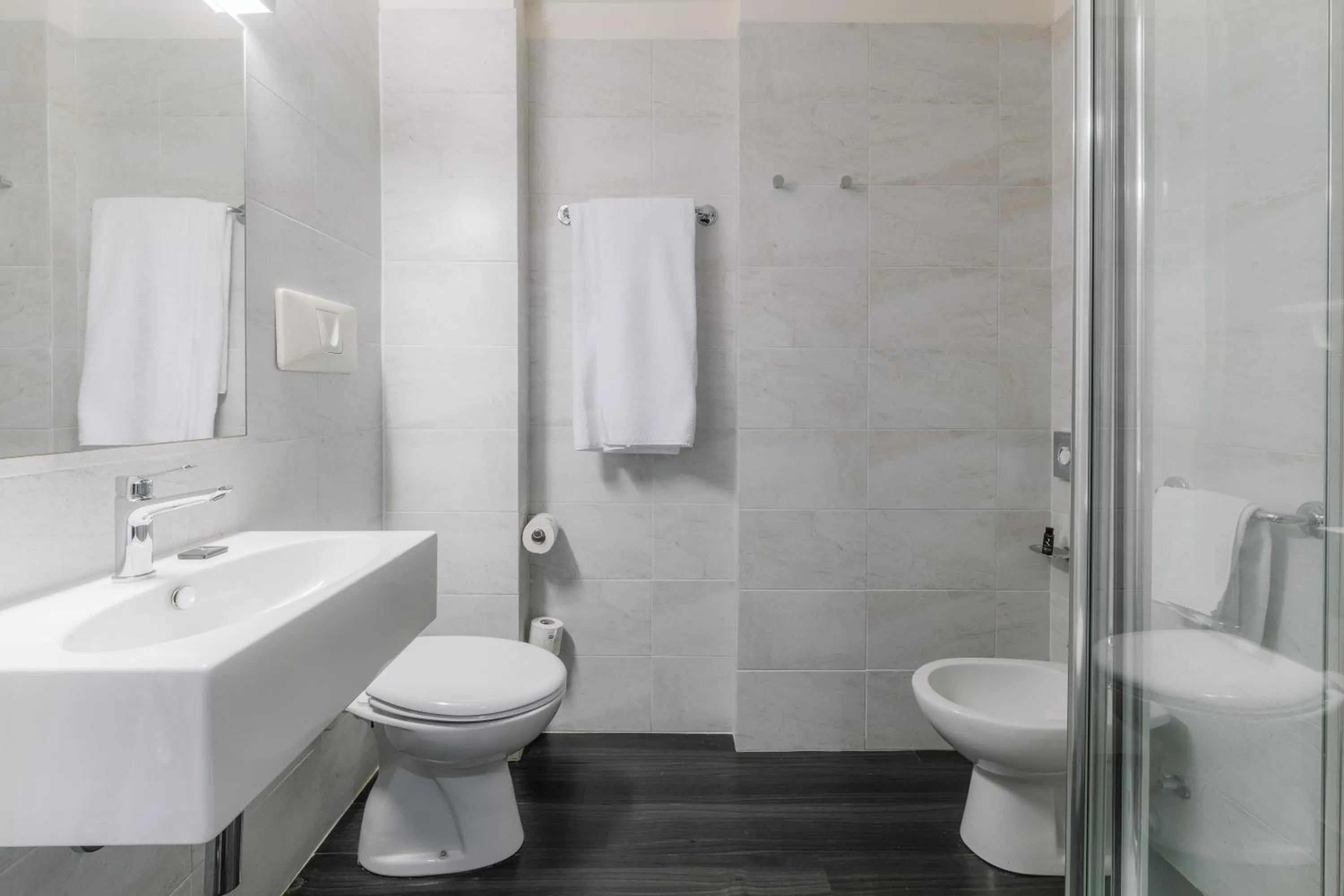 Bathroom in Smart Hotel King, by R Collection Hotels