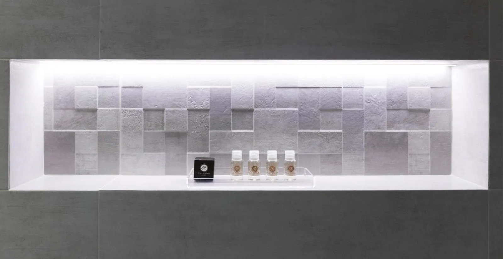 Bathroom in Smart Hotel King, by R Collection Hotels