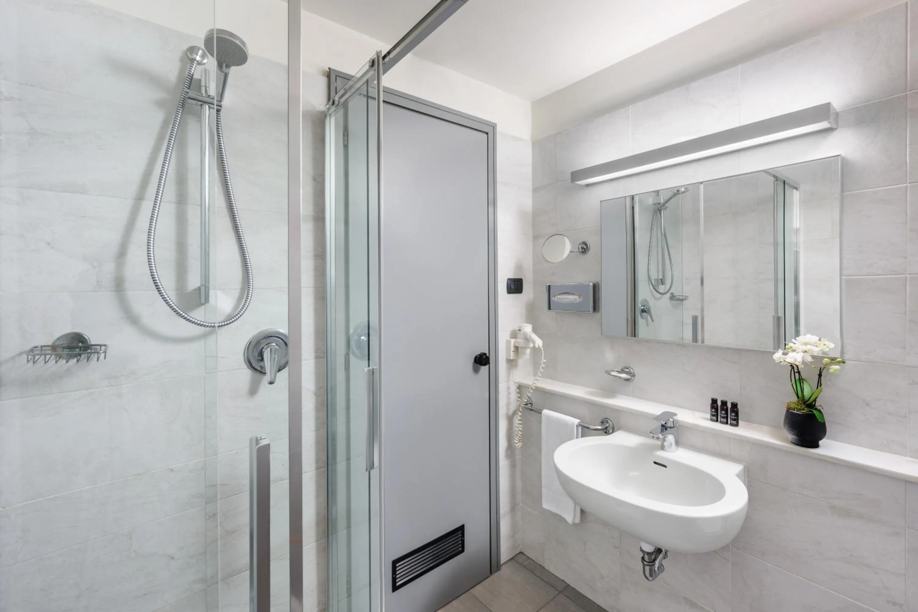 Shower in Smart Hotel King, by R Collection Hotels