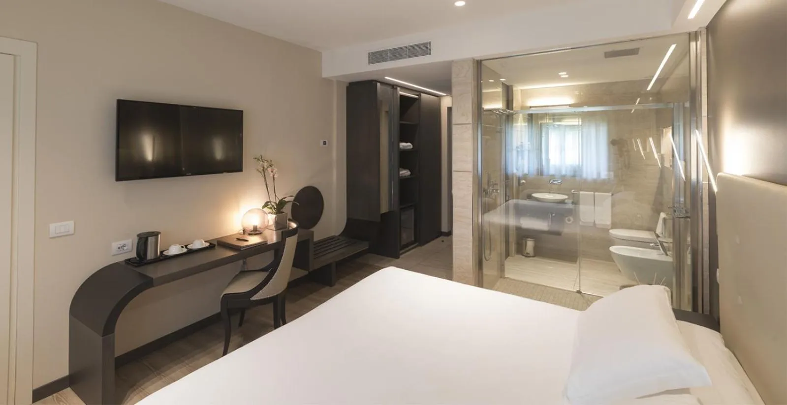 Bedroom, Bed in Smart Hotel King, by R Collection Hotels