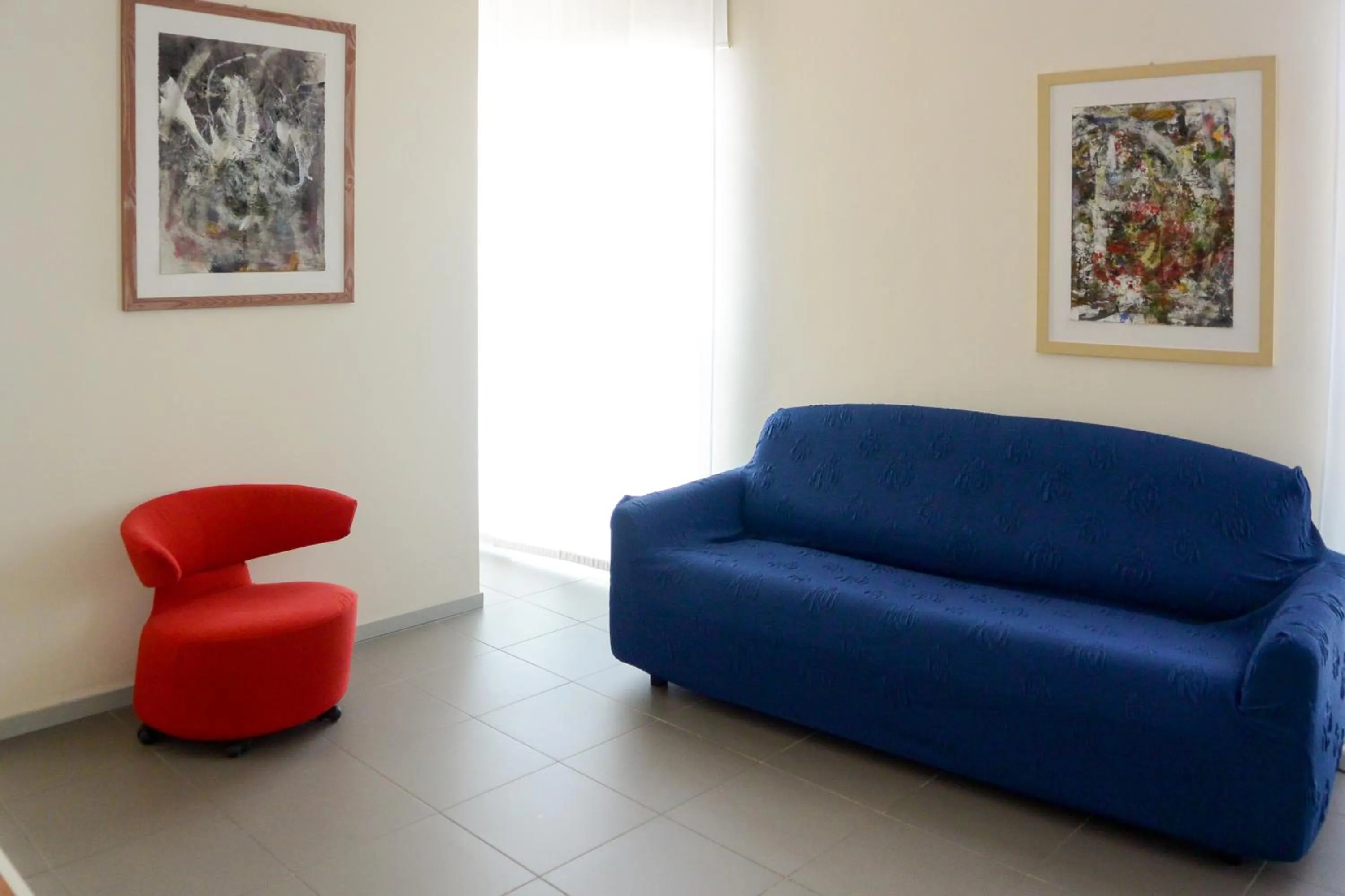 Seating area in Vista Hotel & Residence