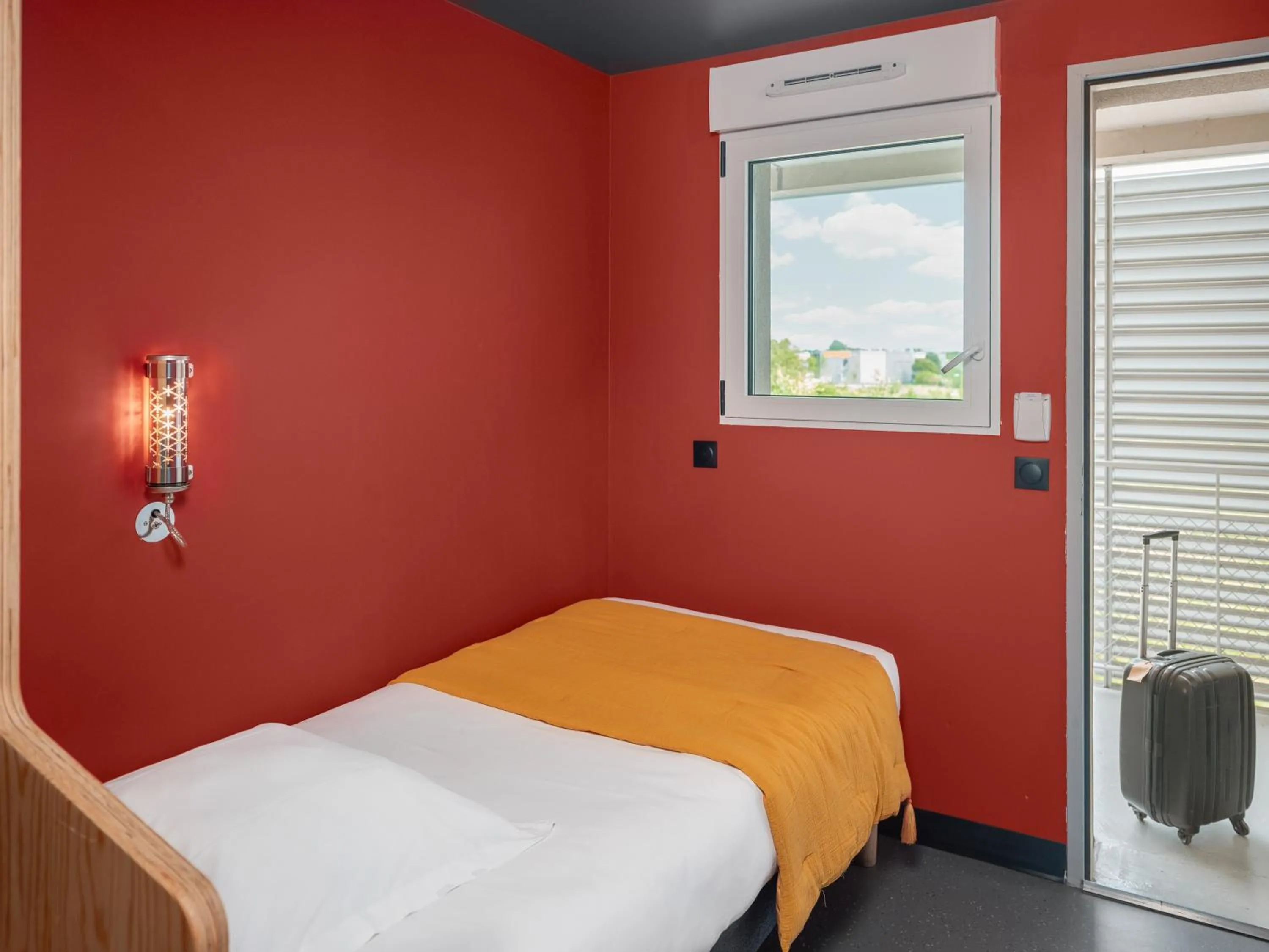 Bed in Eklo Hotels Paris Roissy CDG Airport