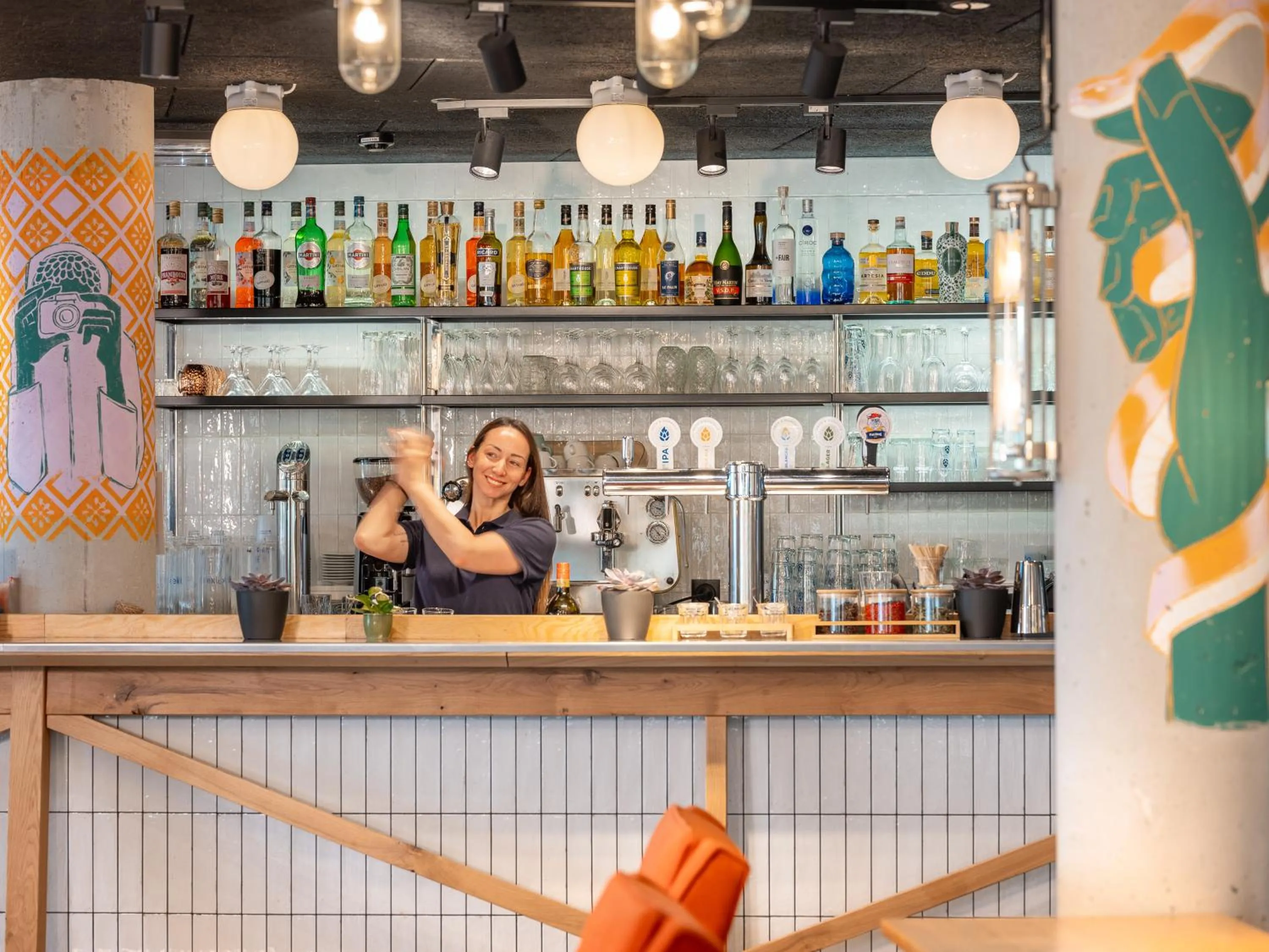 Lounge or bar in Eklo Hotels Paris Roissy CDG Airport