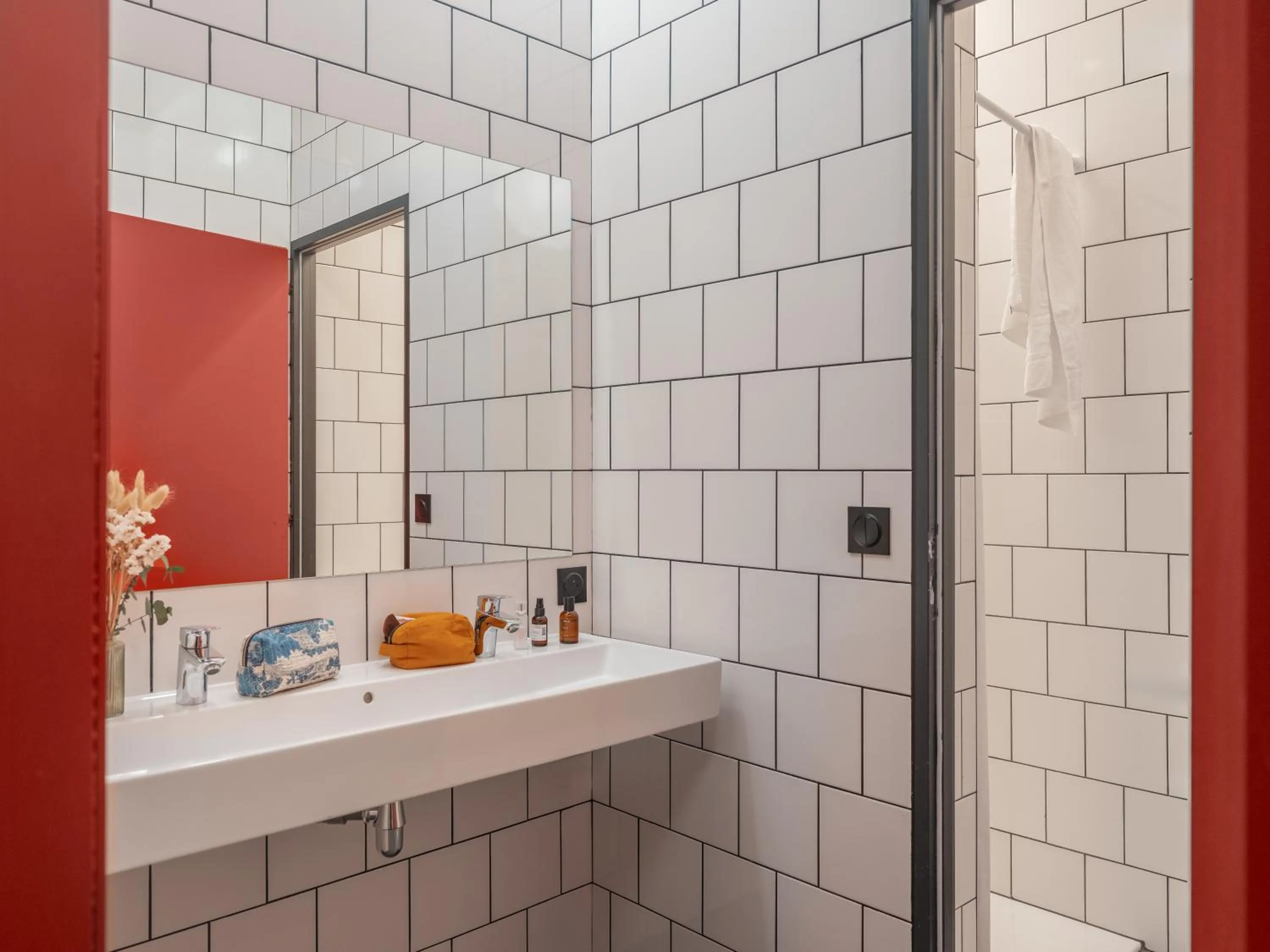 Bathroom in Eklo Hotels Paris Roissy CDG Airport