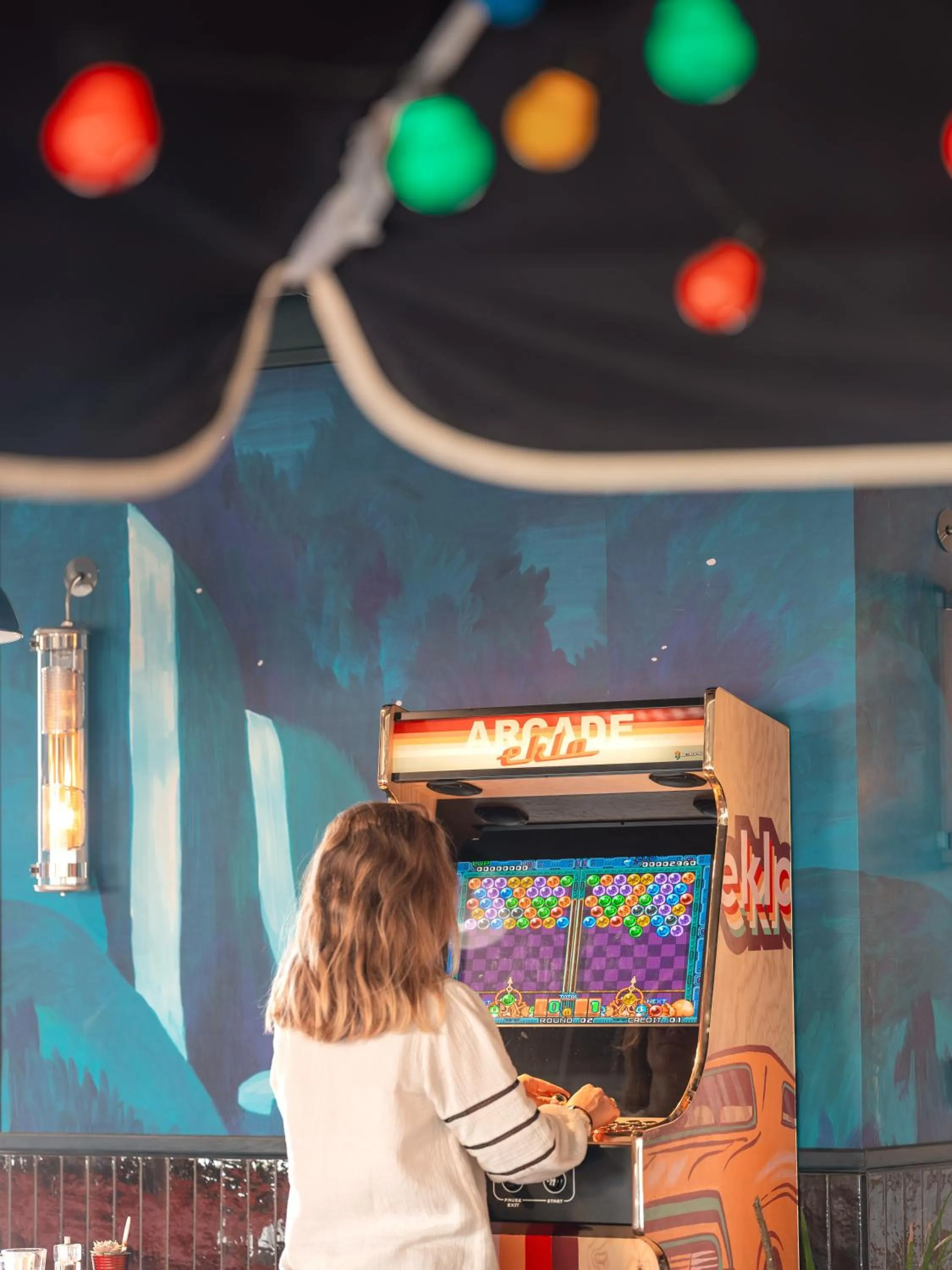 Communal lounge/ TV room in Eklo Hotels Paris Roissy CDG Airport