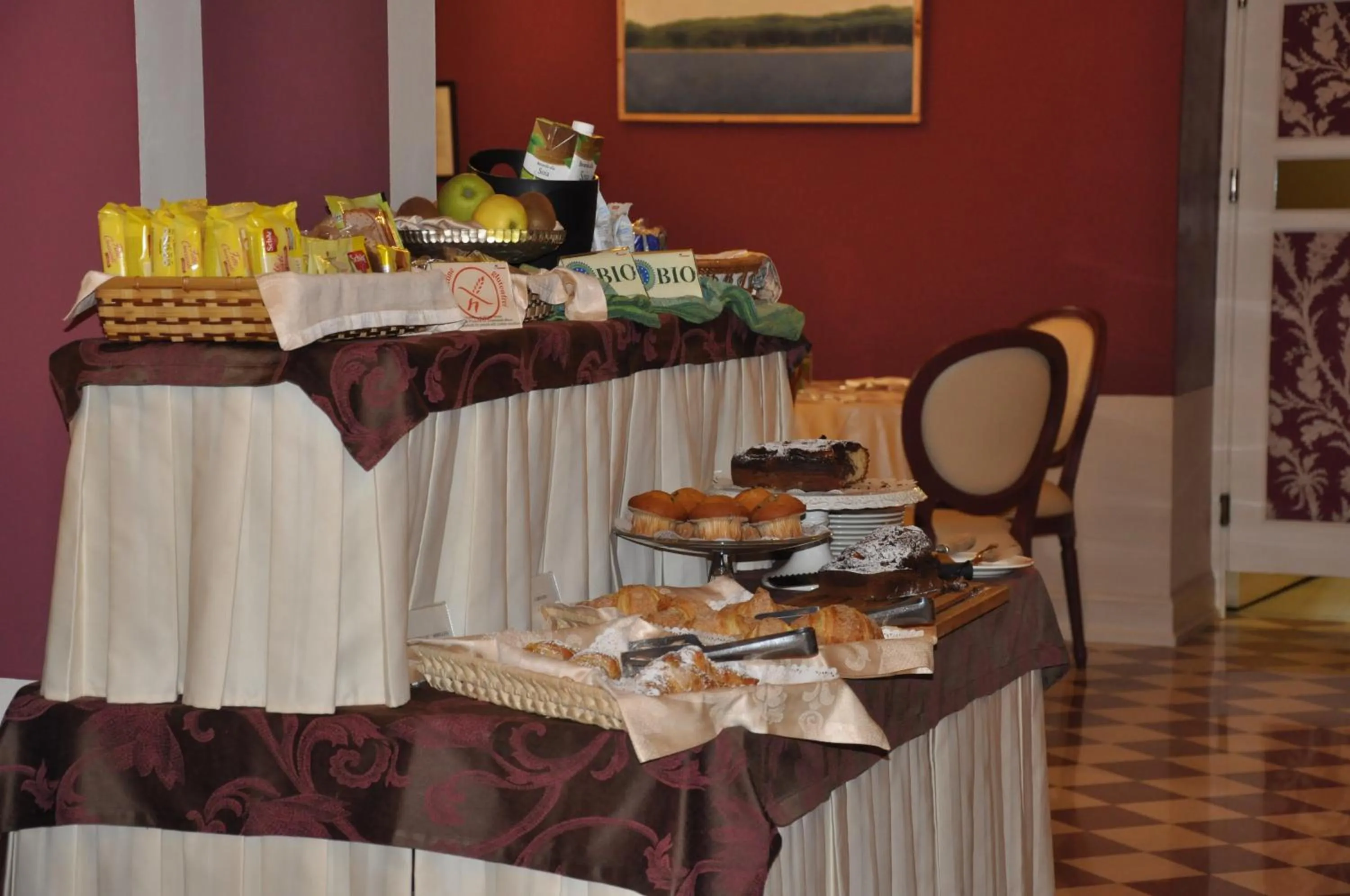 Buffet breakfast in San Luca Palace