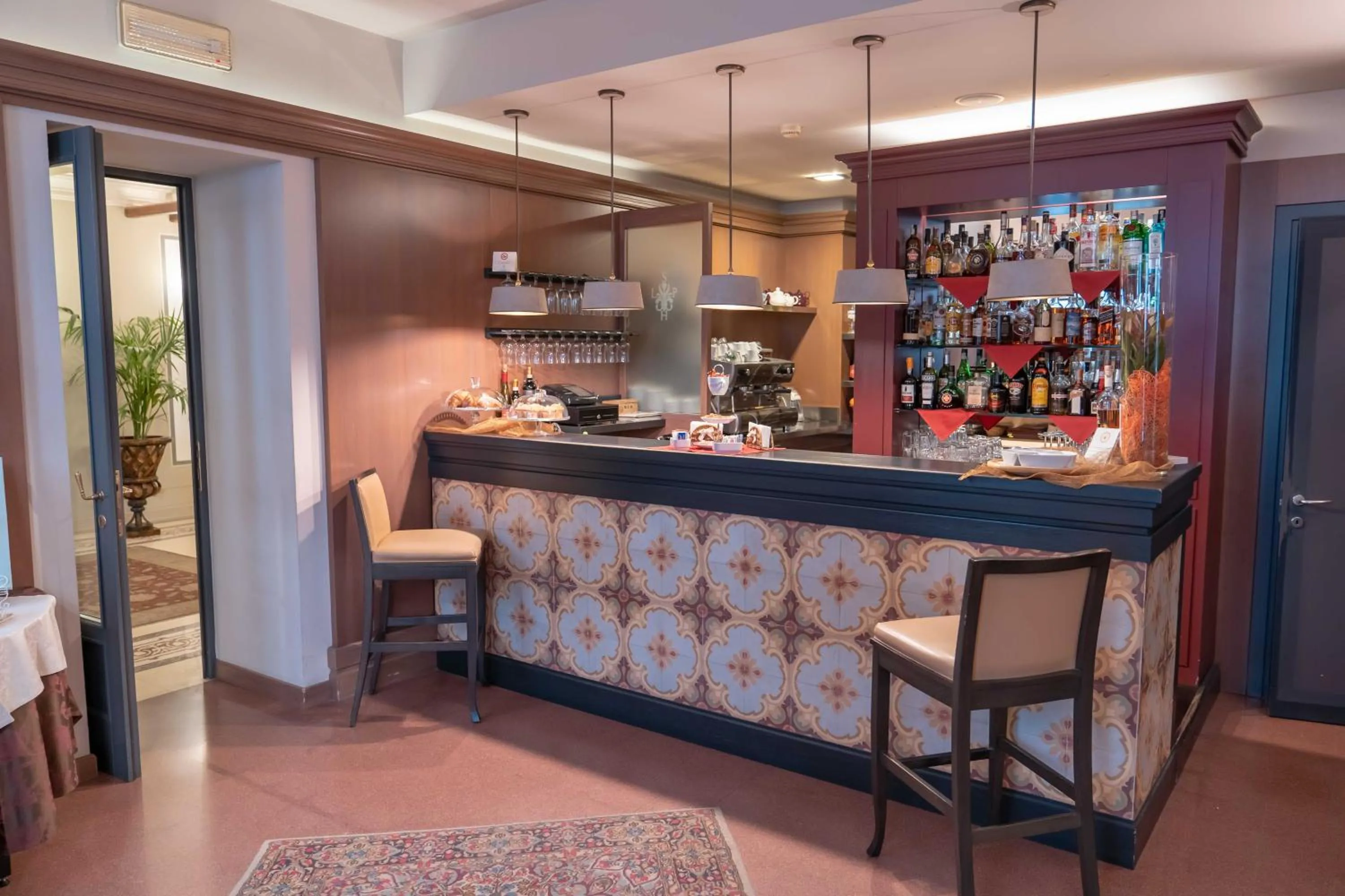 Restaurant/places to eat in San Luca Palace