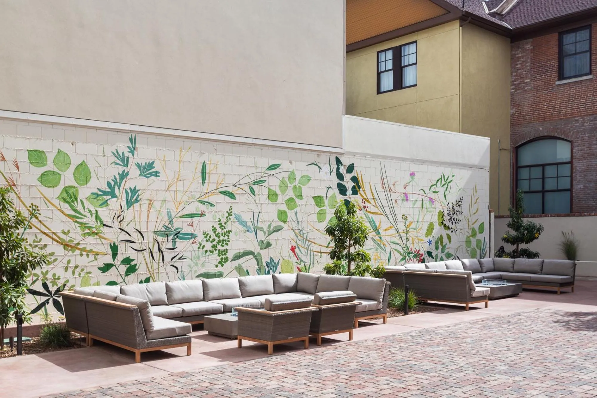 Seating area in The Piccolo at Paso Robles Inn