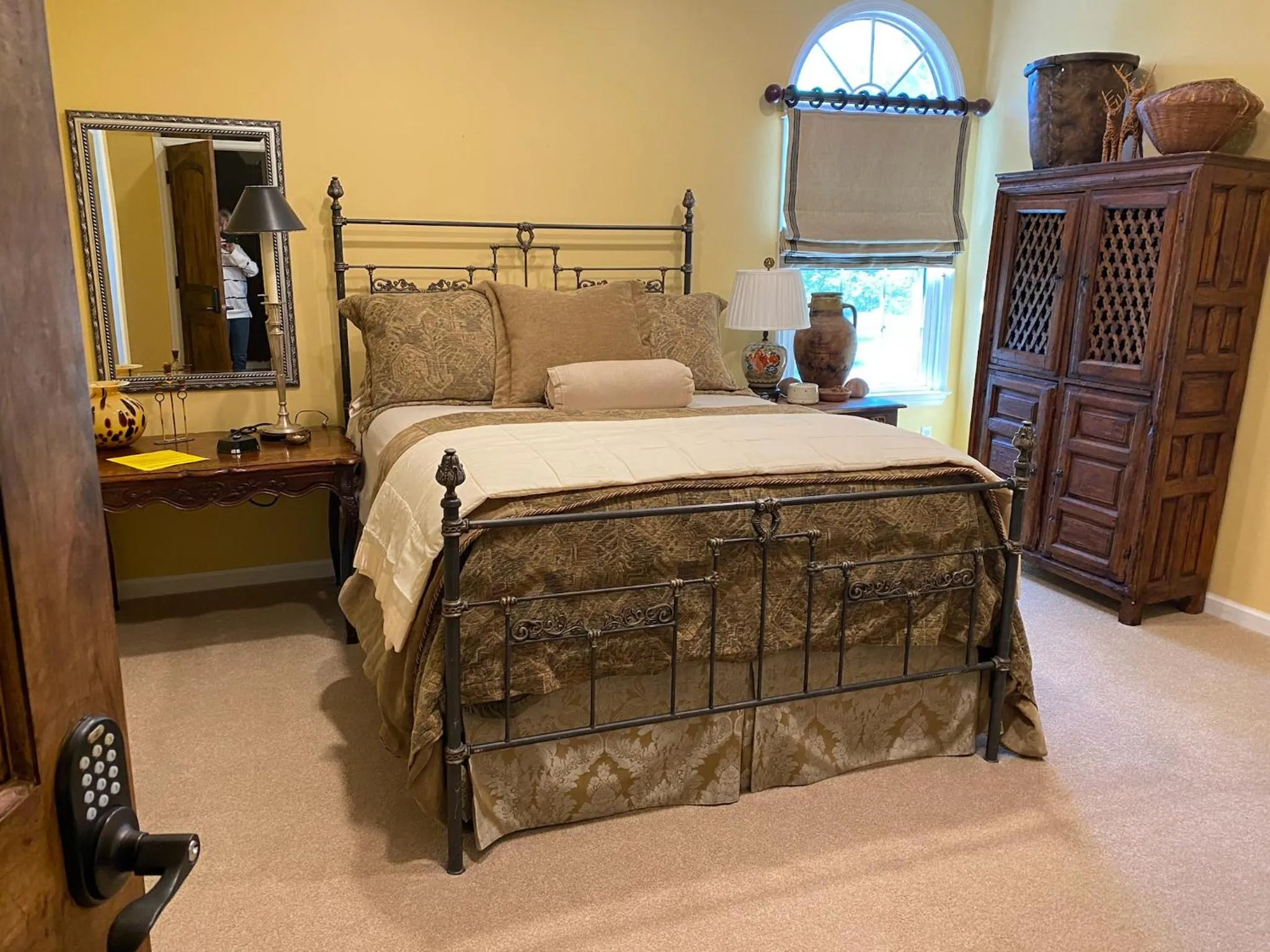 Bed in The Birdnest Inn