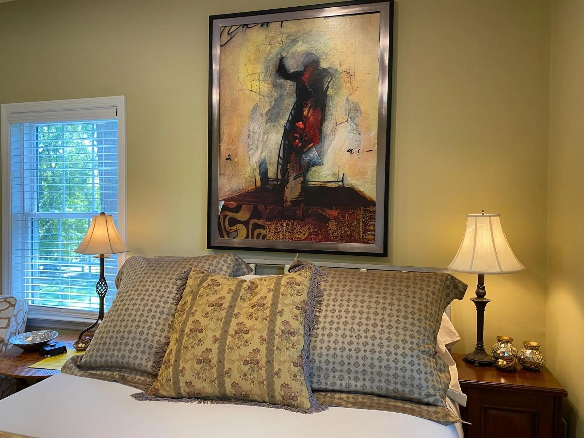 Bed in The Birdnest Inn