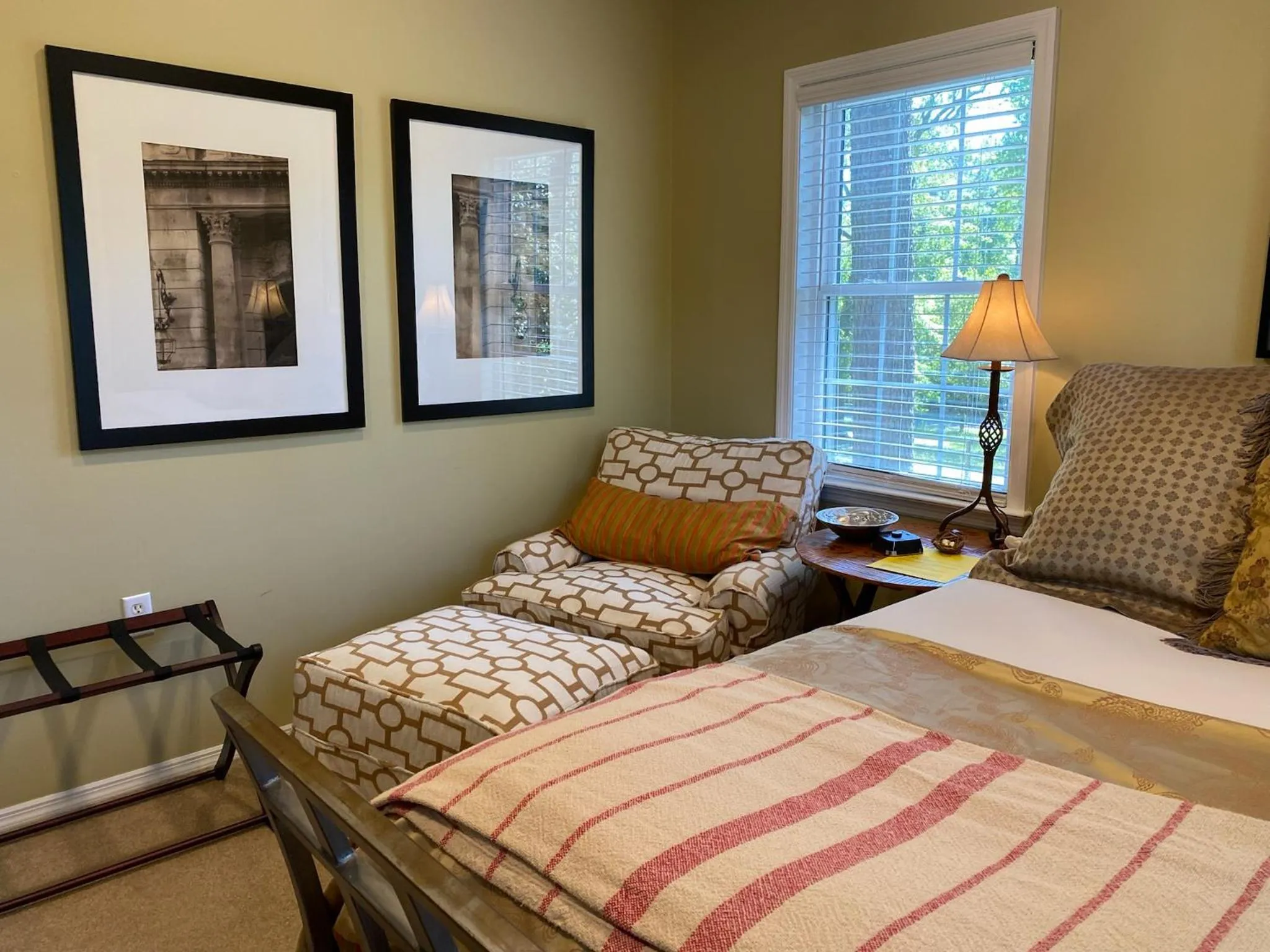 Bed in The Birdnest Inn