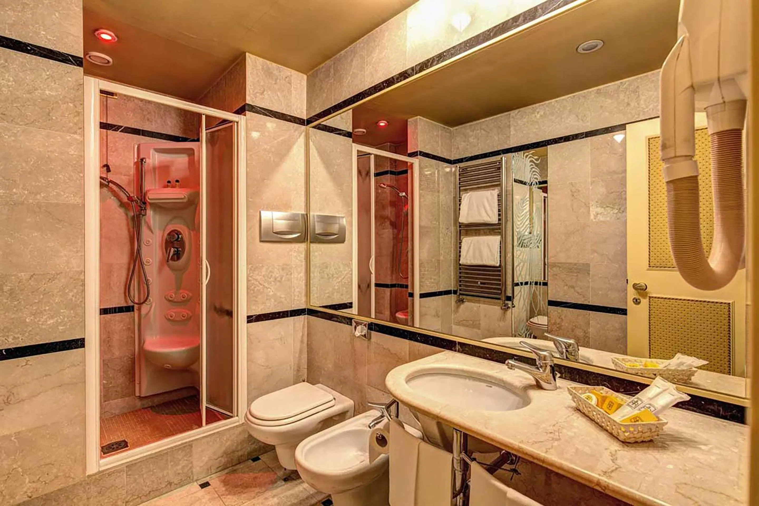 Bathroom in Hotel Motel Miami