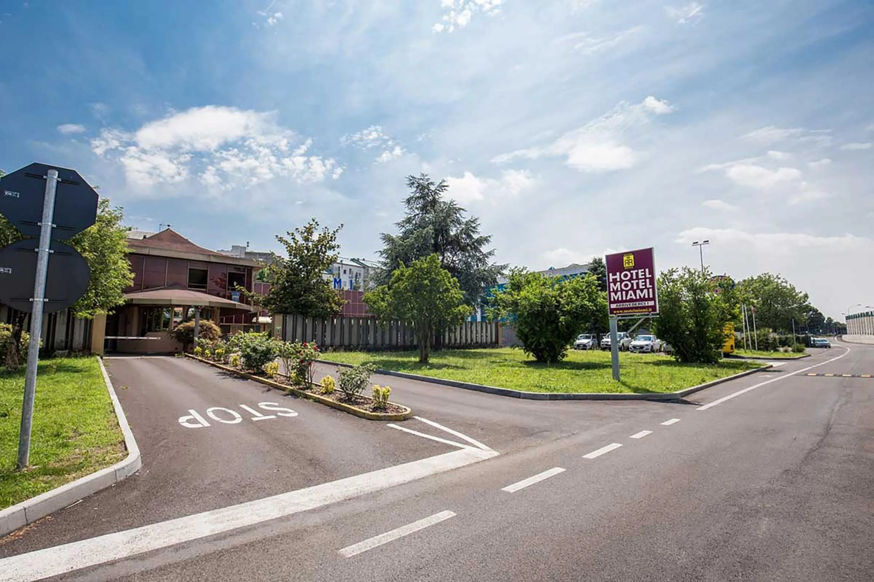 Property building in Hotel Motel Miami