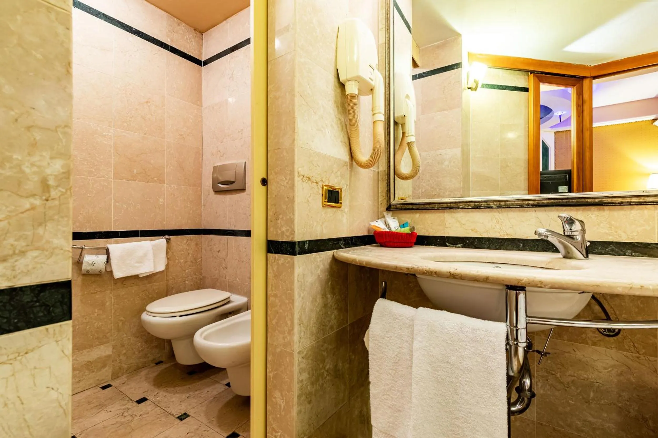 Bathroom in Hotel Motel Miami