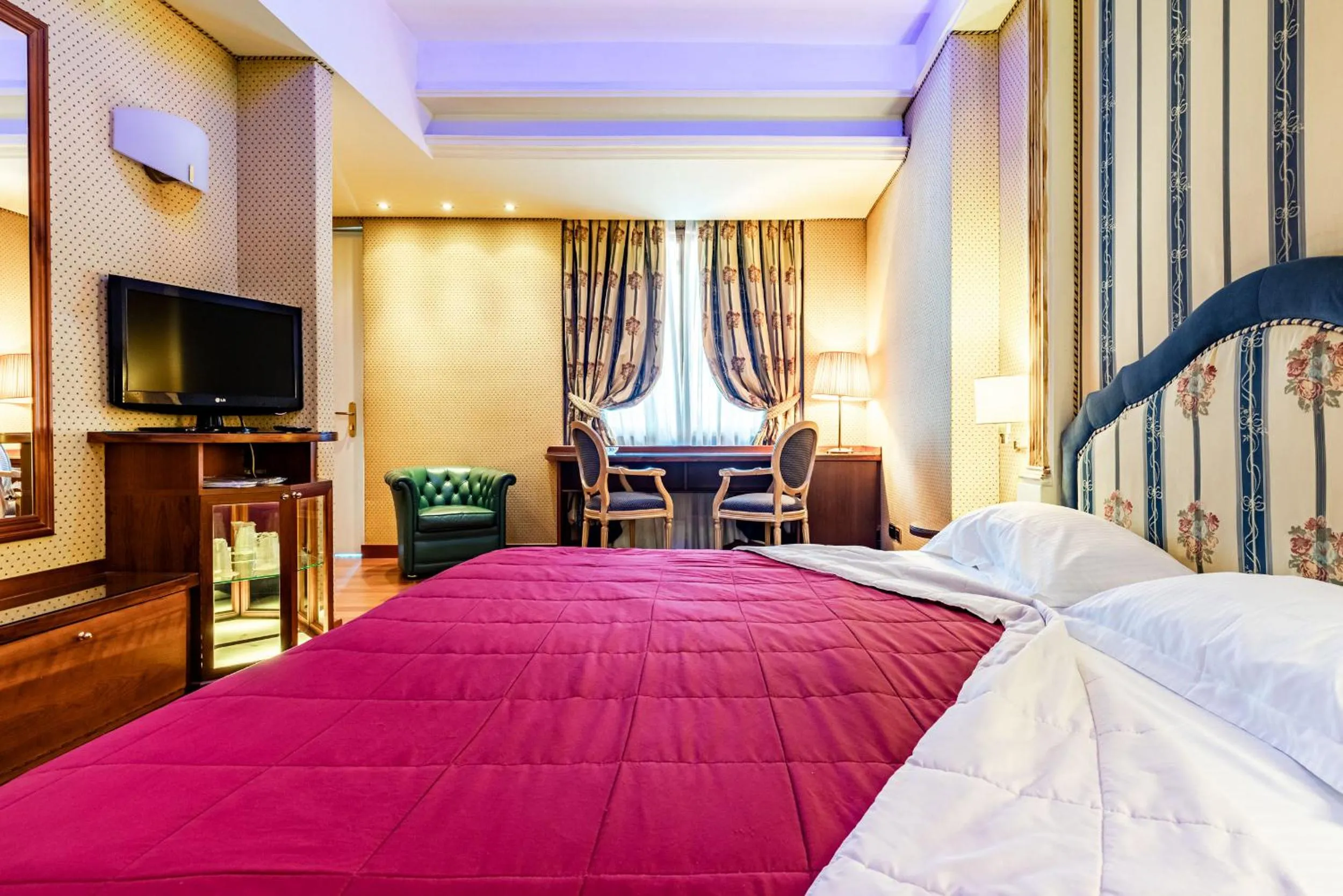 Photo of the whole room, Bed in Hotel Motel Miami