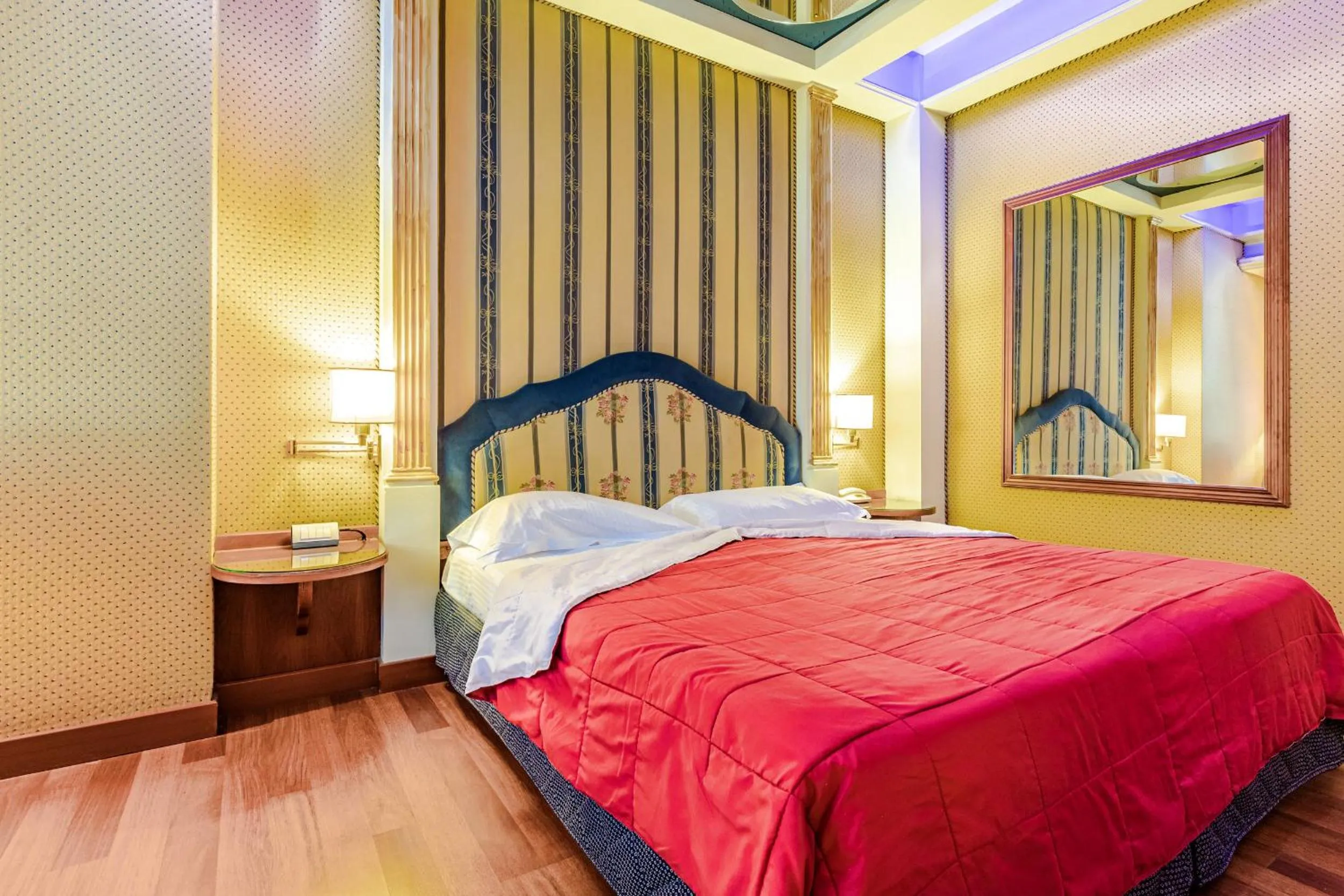 Bedroom, Bed in Hotel Motel Miami