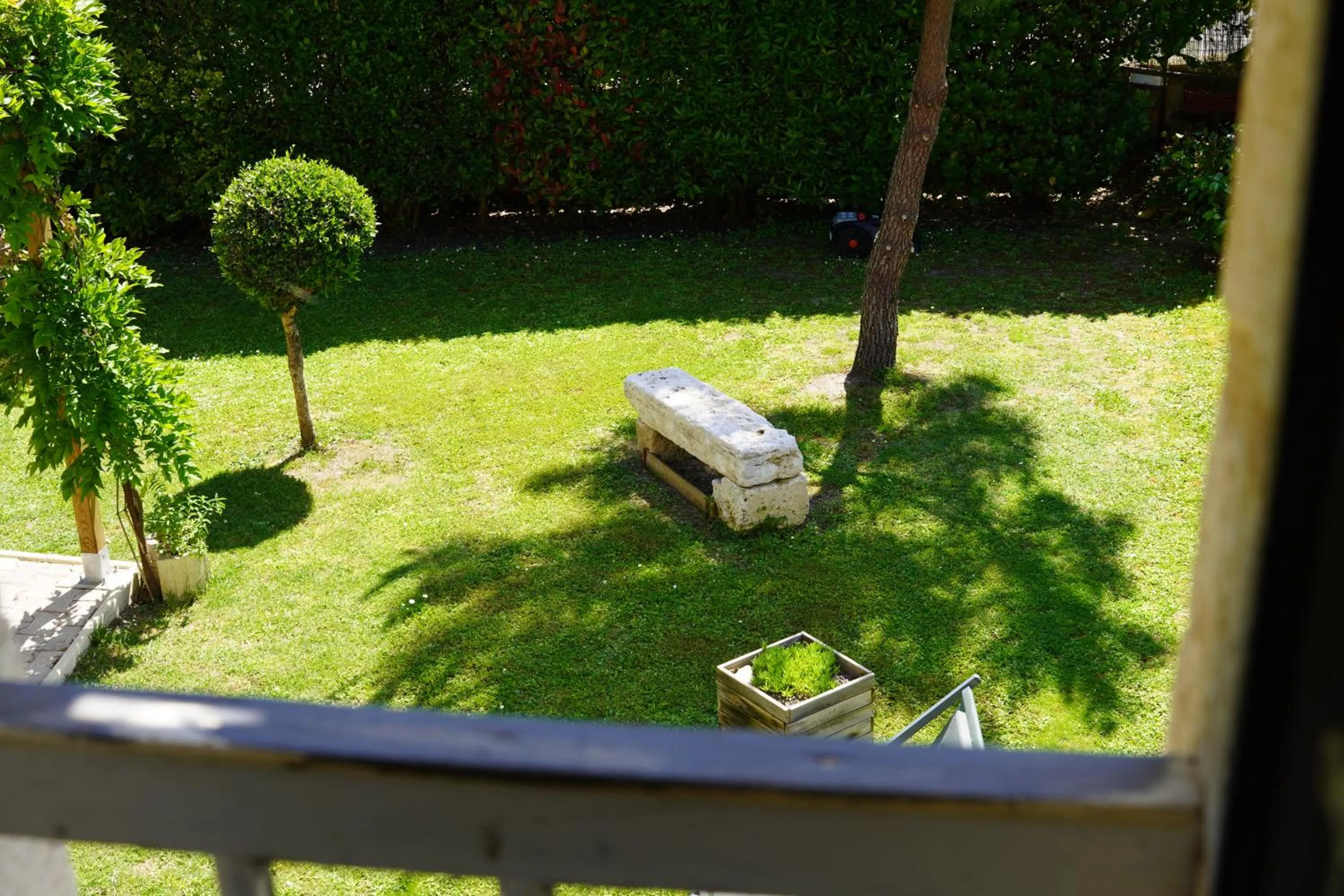 Garden view in La Girondine