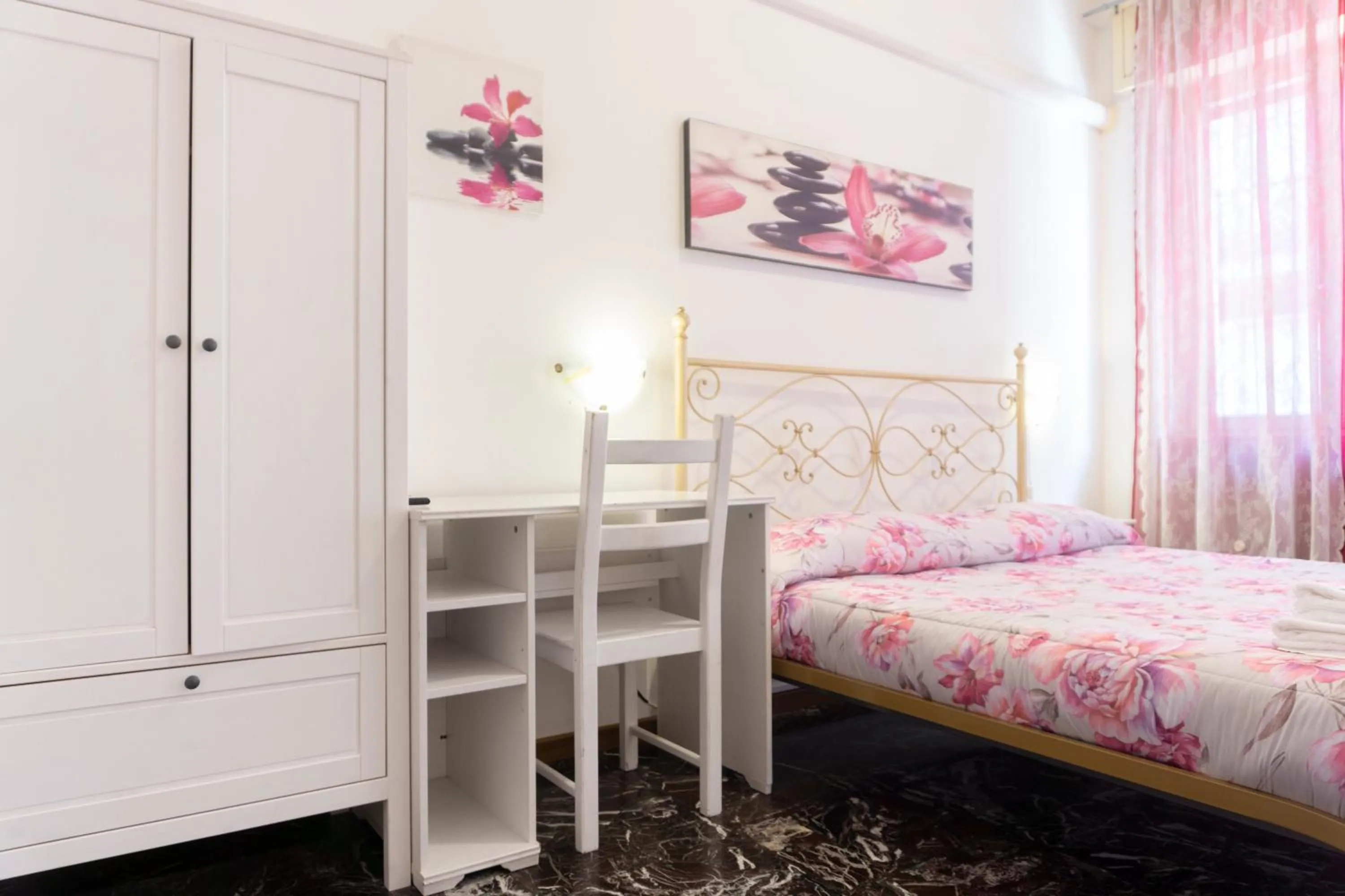 Bed in Re Lear - 4 bedrooms Apartment