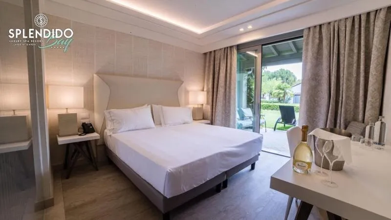 Photo of the whole room, Bed in Splendido Bay Luxury Spa Resort