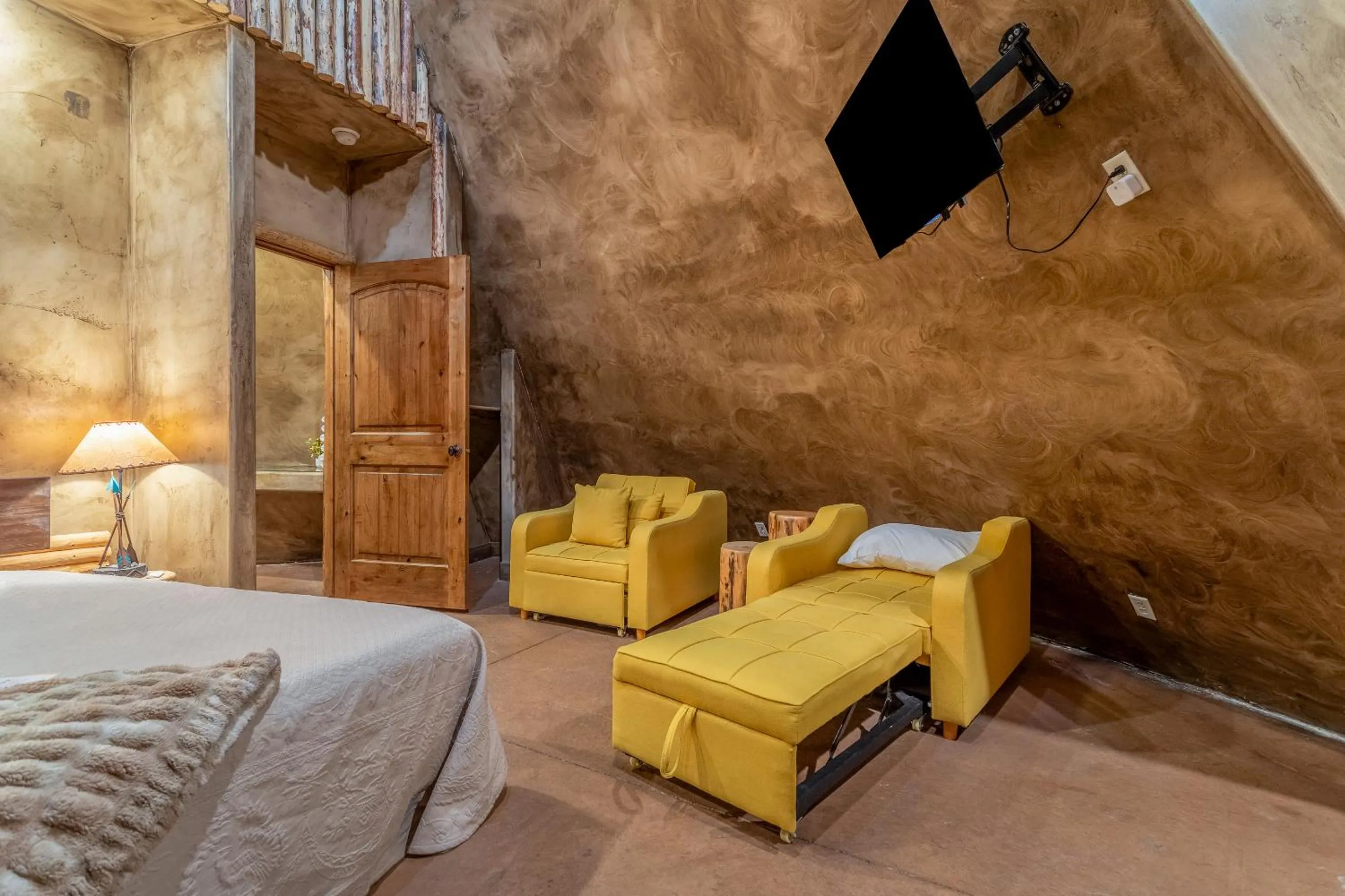 Bed in Zion White Bison Glamping & RV Resort