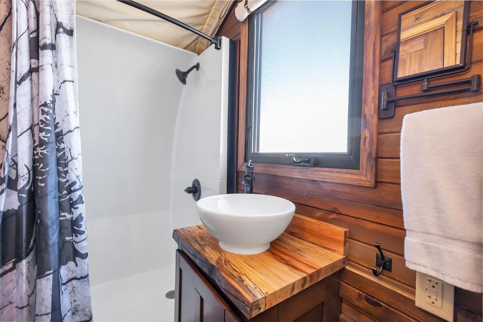 Bathroom in Zion White Bison Glamping & RV Resort