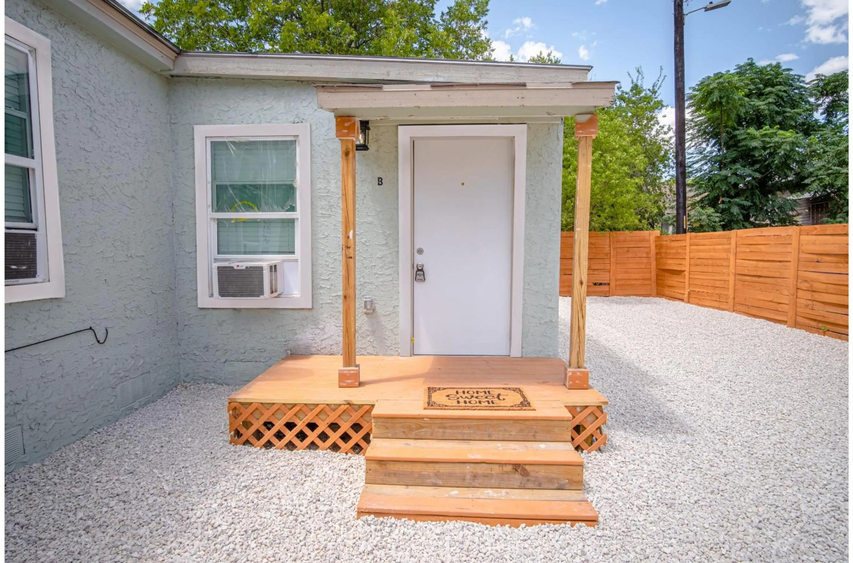 Facade/entrance in Cozy and Lovely 2BR 1BA Apt#B Near Lively Downtown