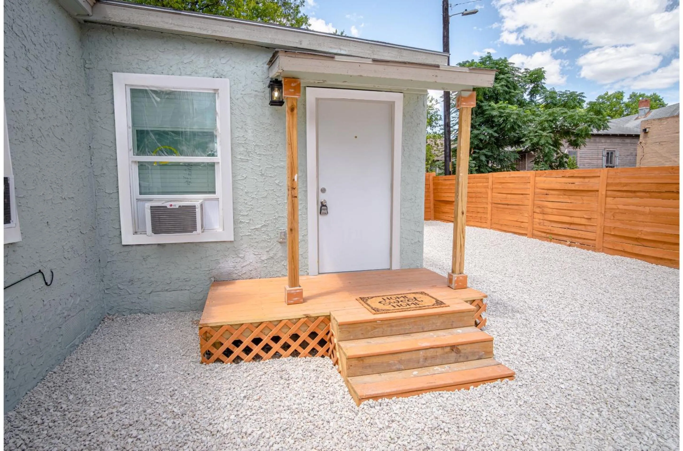 Property building in Cozy and Lovely 2BR 1BA Apt#B Near Lively Downtown