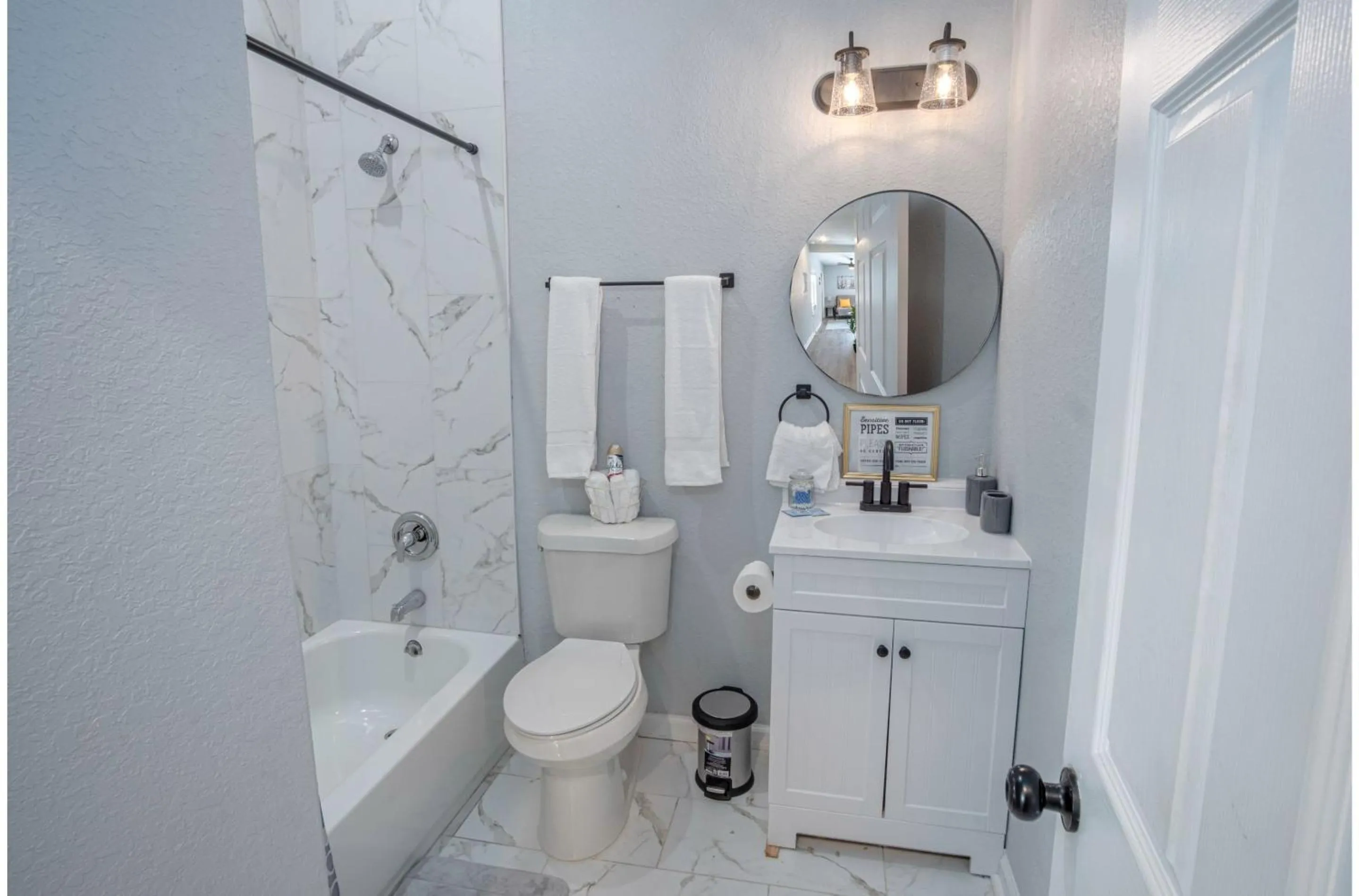 Bathroom in Cozy and Lovely 2BR 1BA Apt#B Near Lively Downtown