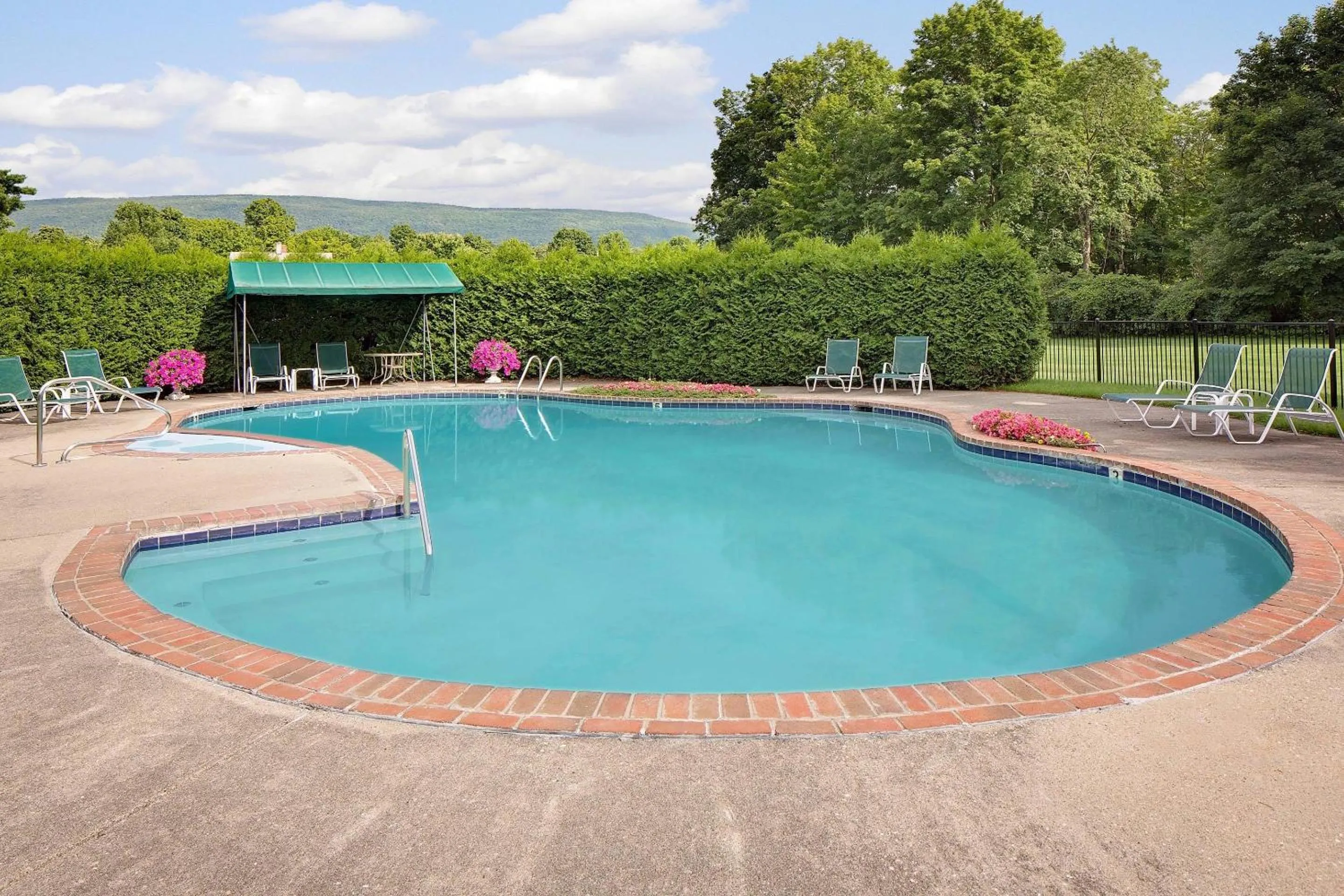 Swimming pool in The Palmer House Resort, an Ascend Collection Hotel