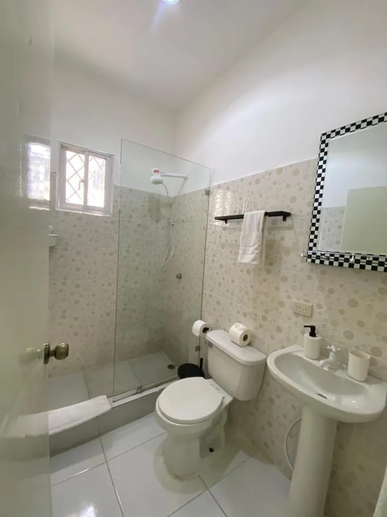 Bathroom in Apartamentos Melya cerca de la Playa Caleta